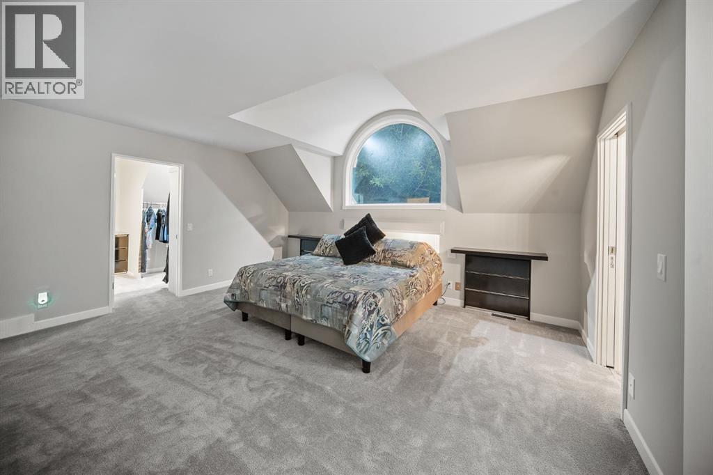 Single Family House for Sale in  Woodhaven Crescent SW Woodbine Calgary 