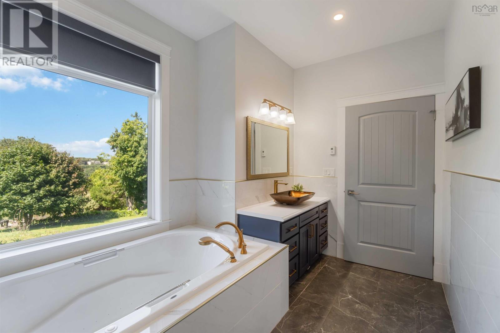 Property 31 of 49 of 180 King Street