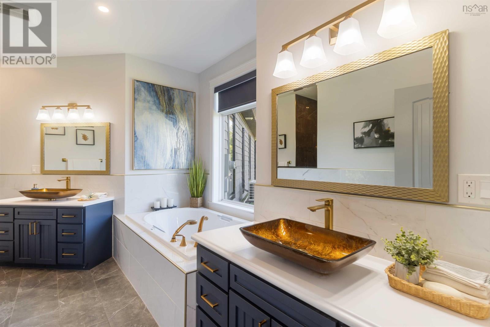 Property 28 of 49 of 180 King Street