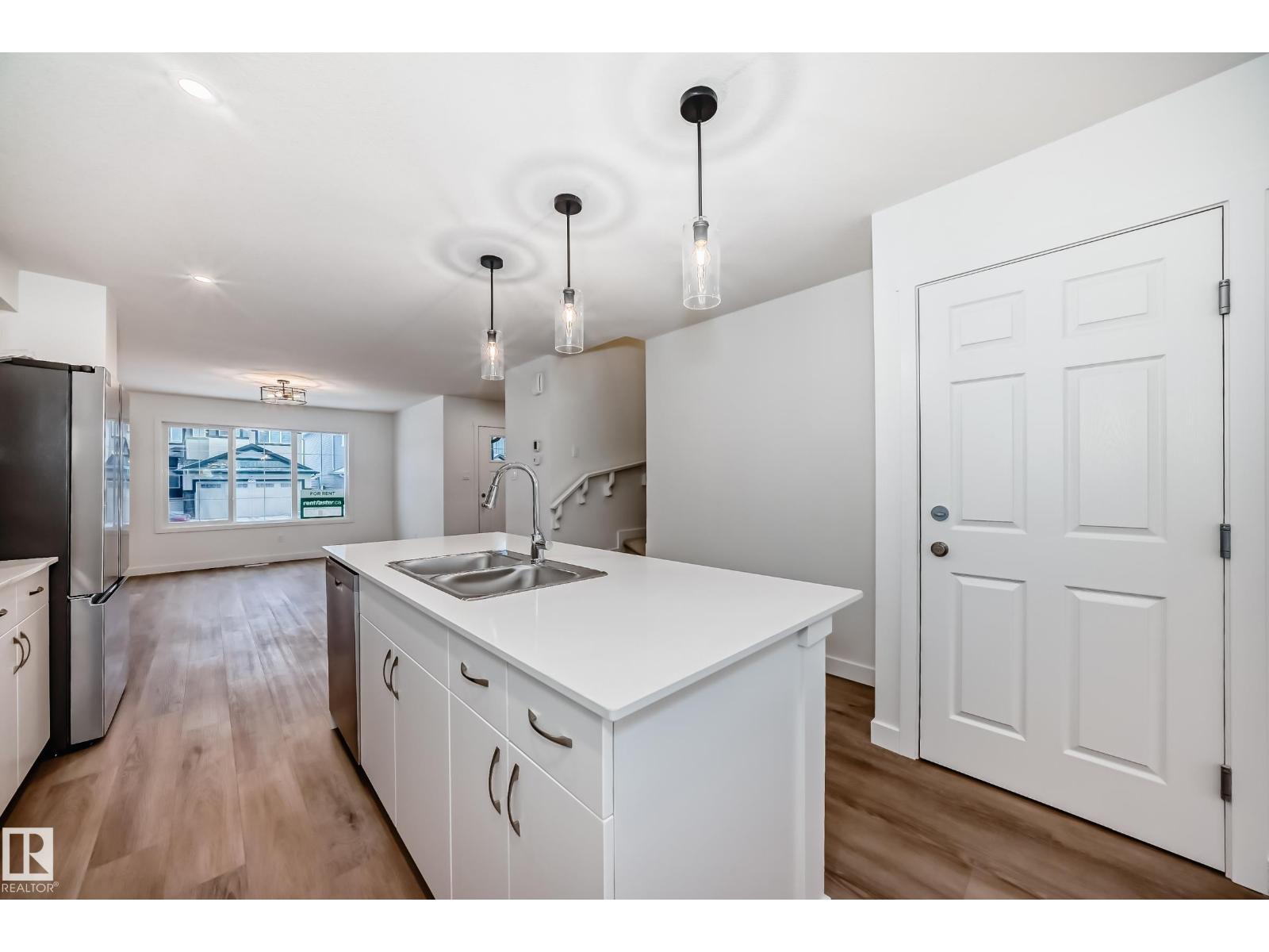 
          4619 177ave NW
            <br/>
            <span>Edmonton</span>
            , 
            <span>AB</span>
             <span>T5Y4B7</span>
         - Photo 6