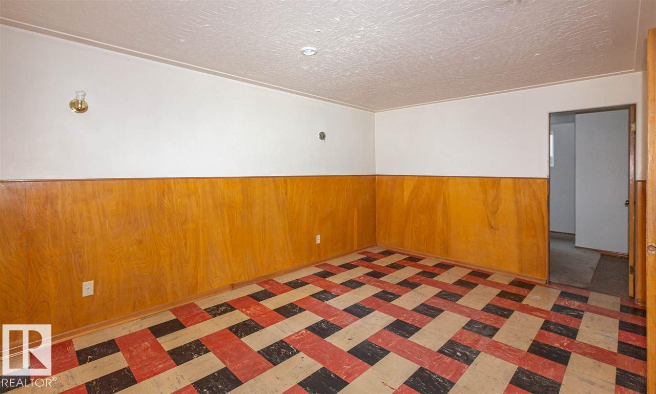 10536 76 ST NW - 32