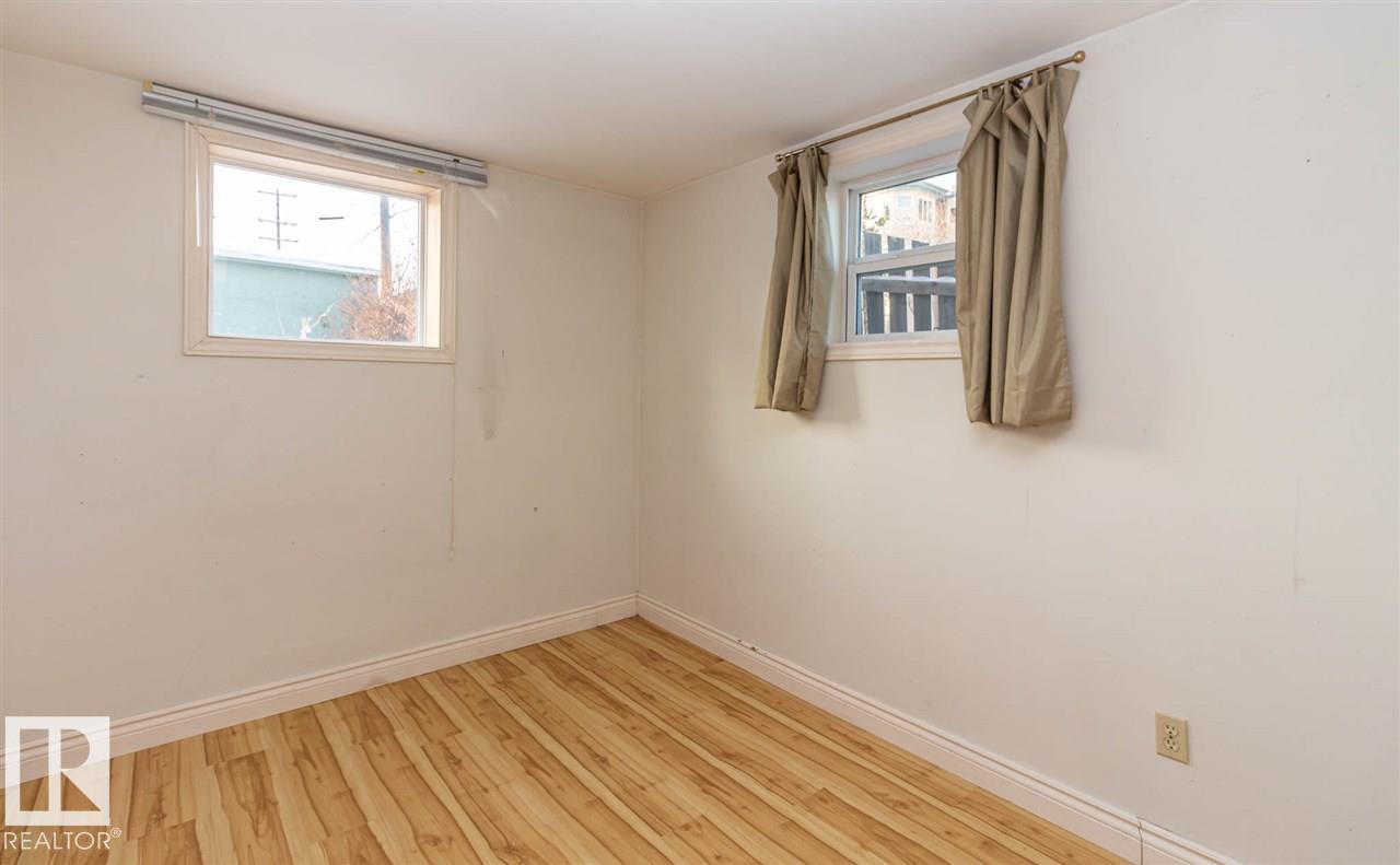 10536 76 ST NW - 35