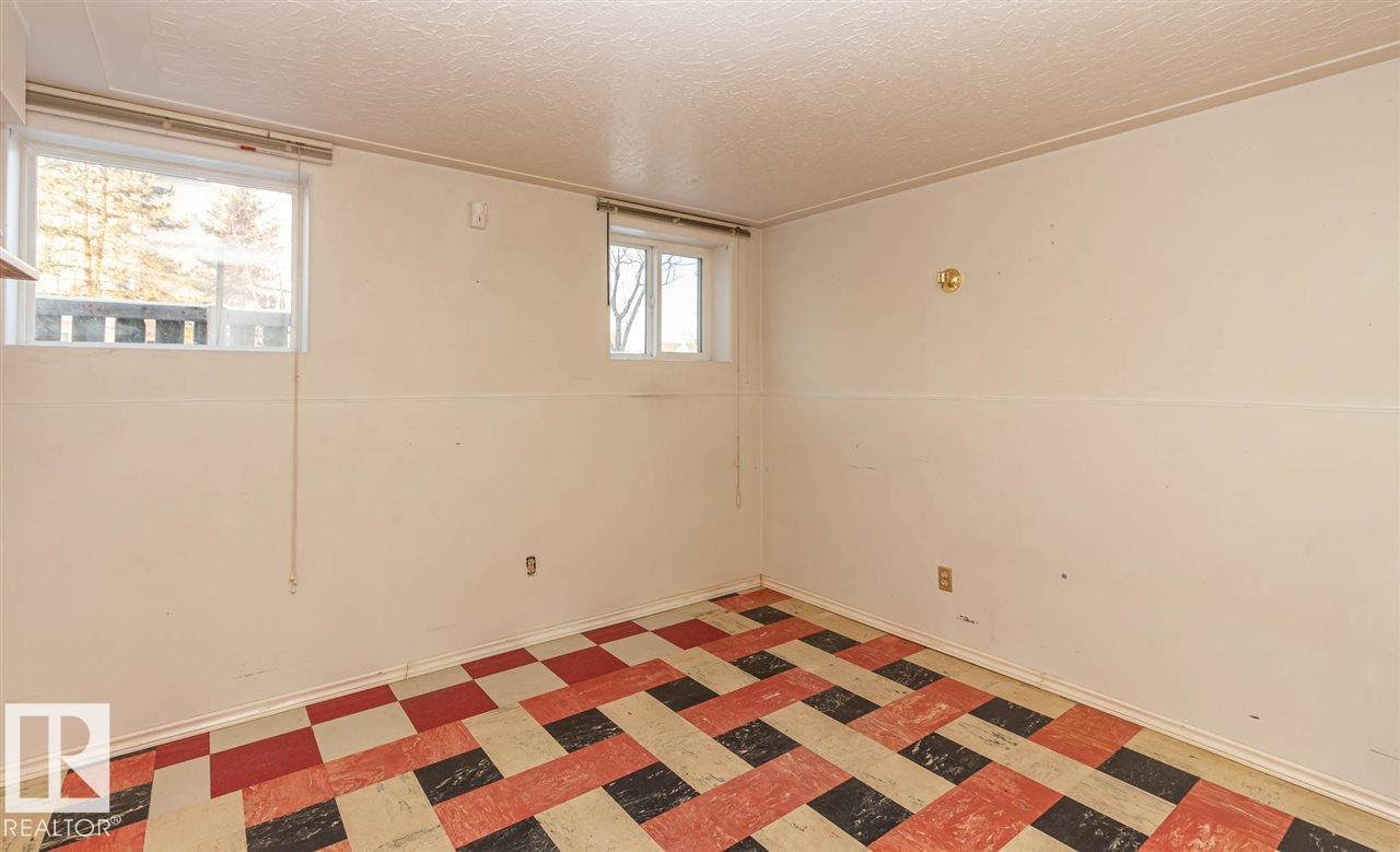 10536 76 ST NW - 36