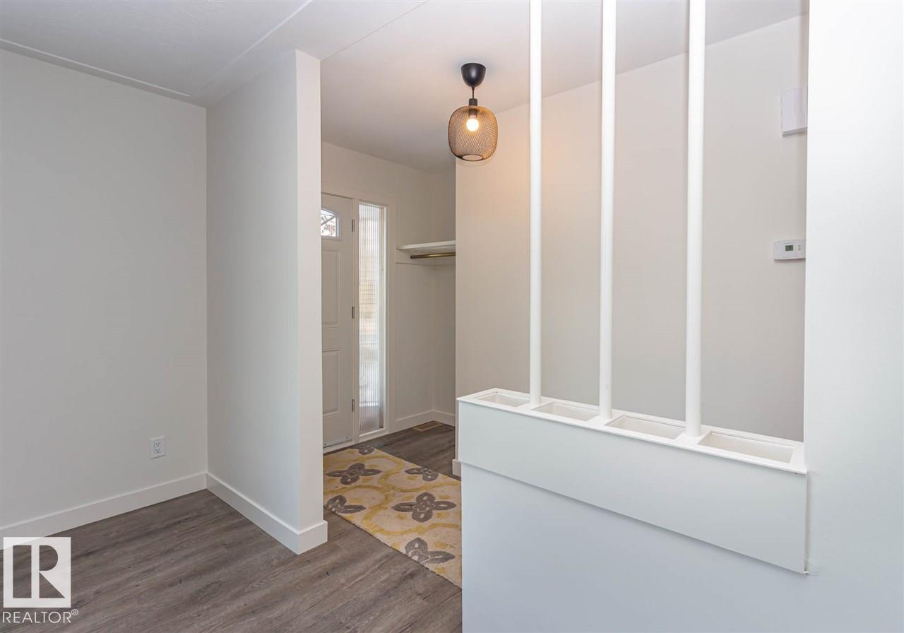 10536 76 ST NW - 4