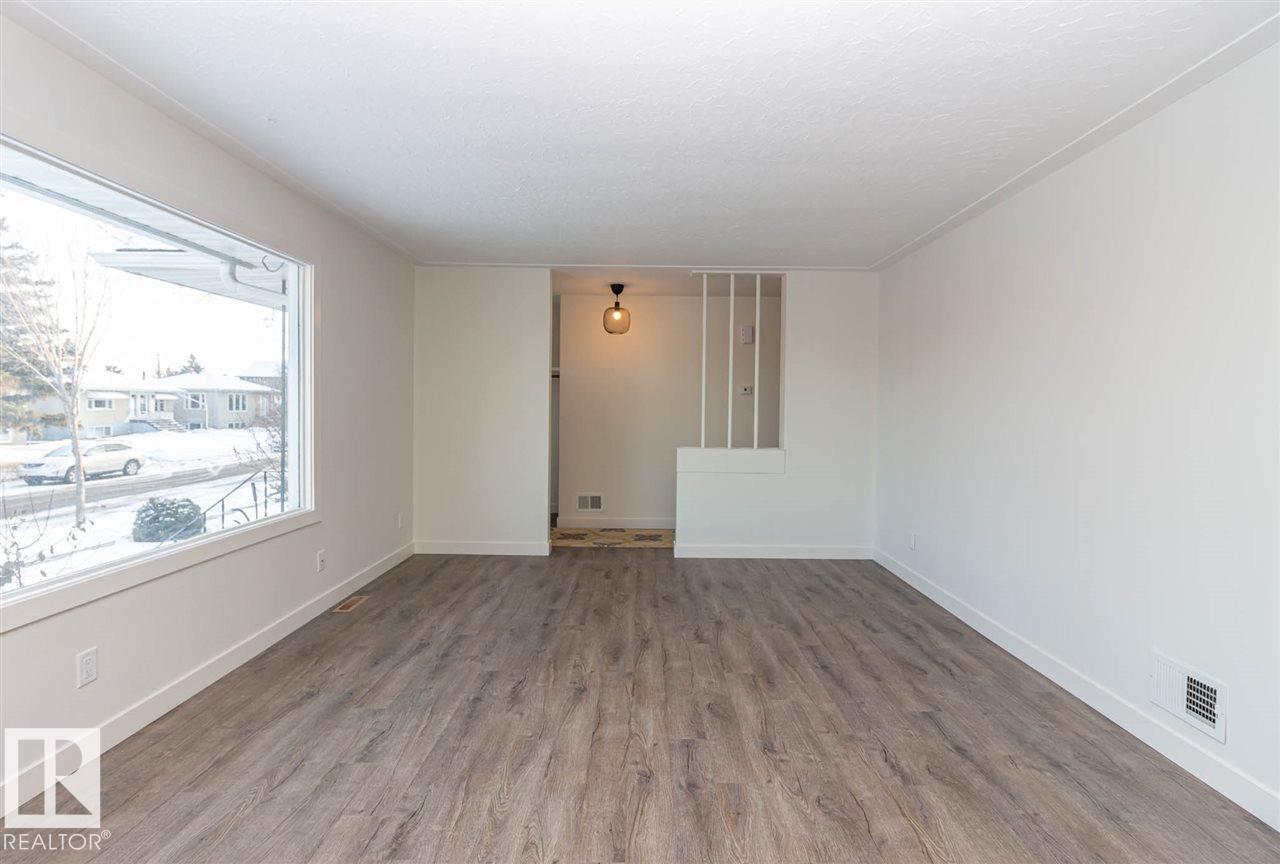 10536 76 ST NW - 8