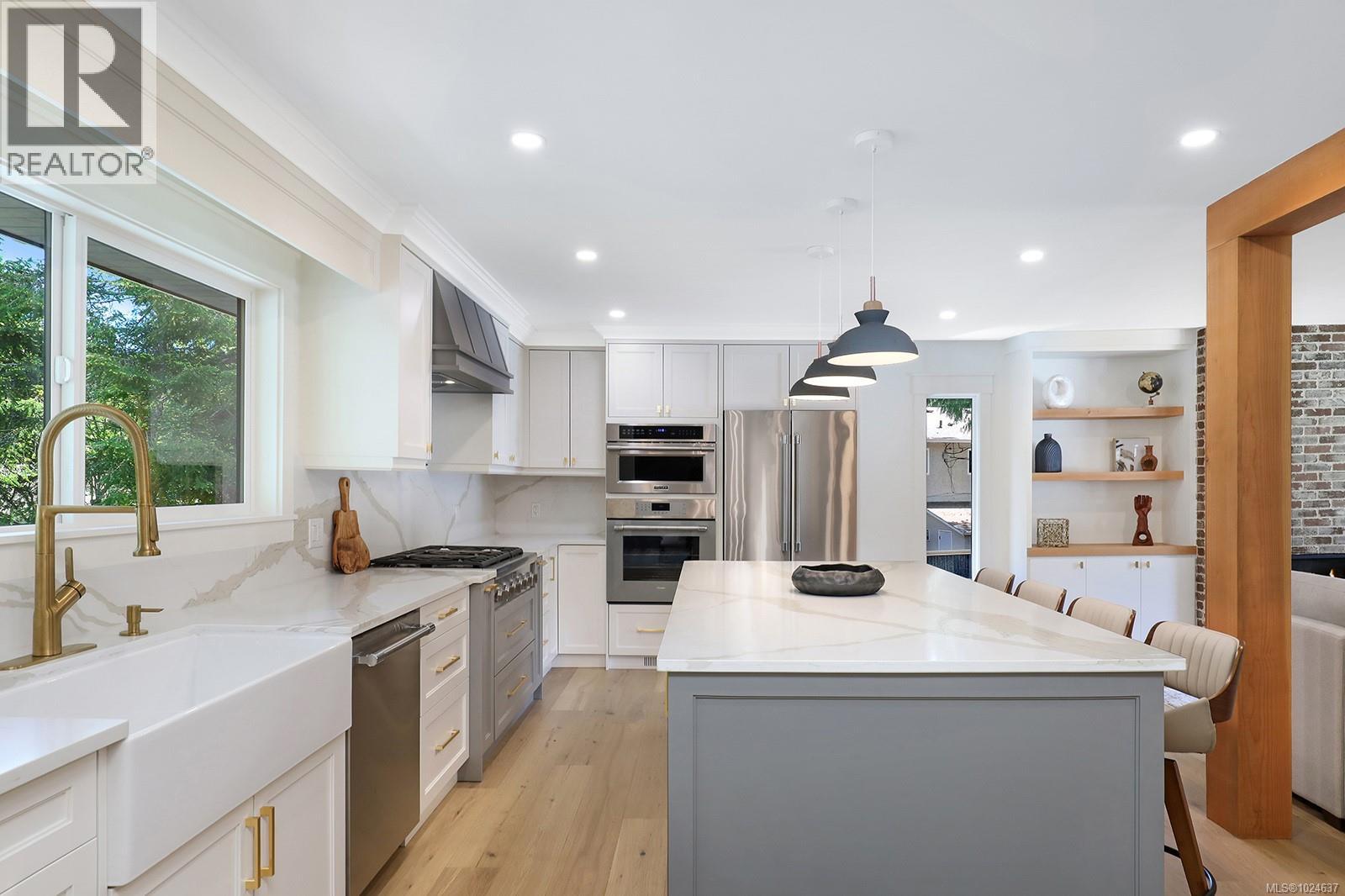 177 Sunningdale Rd E, Qualicum Beach