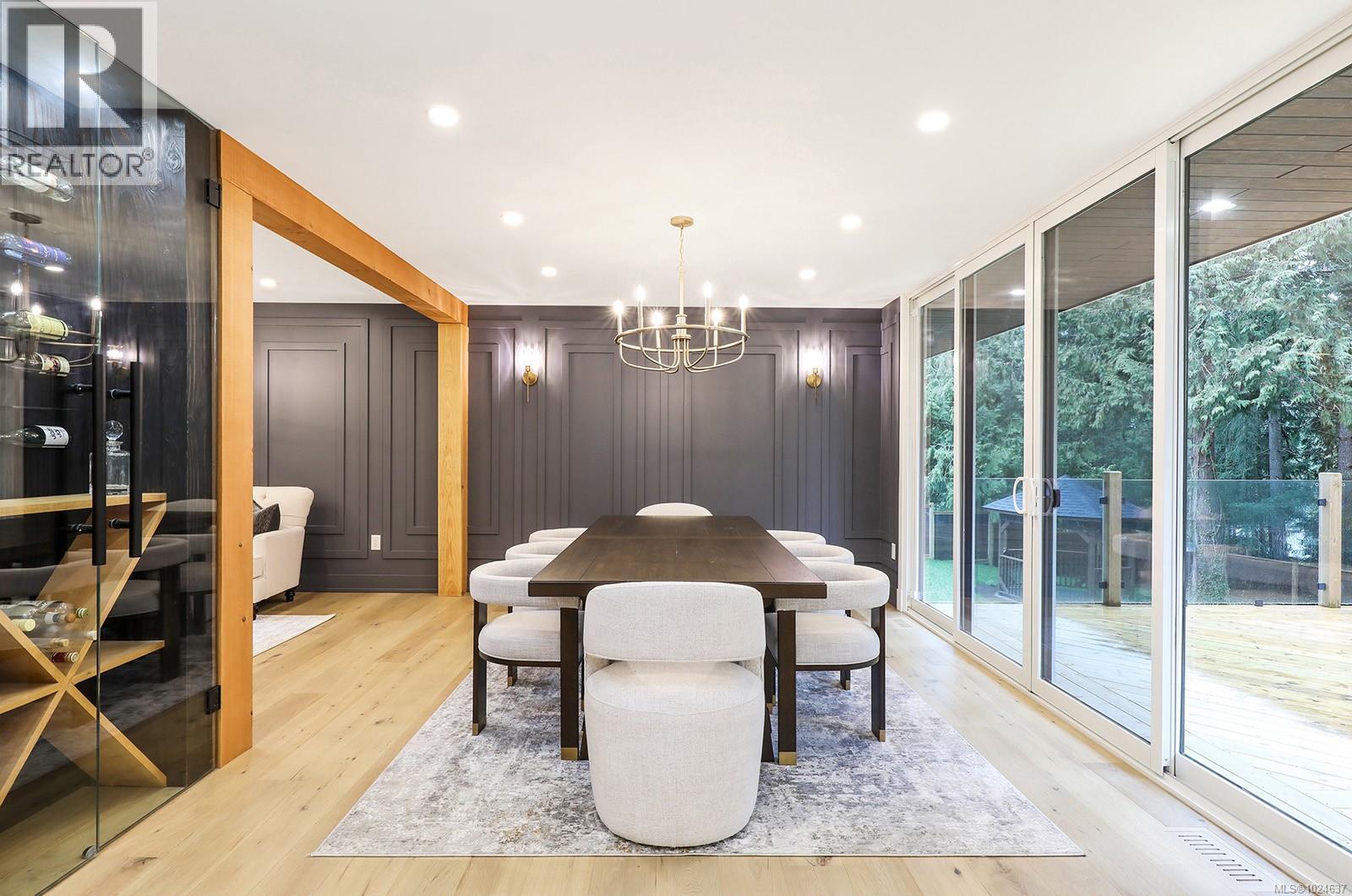 177 Sunningdale Rd E, Qualicum Beach