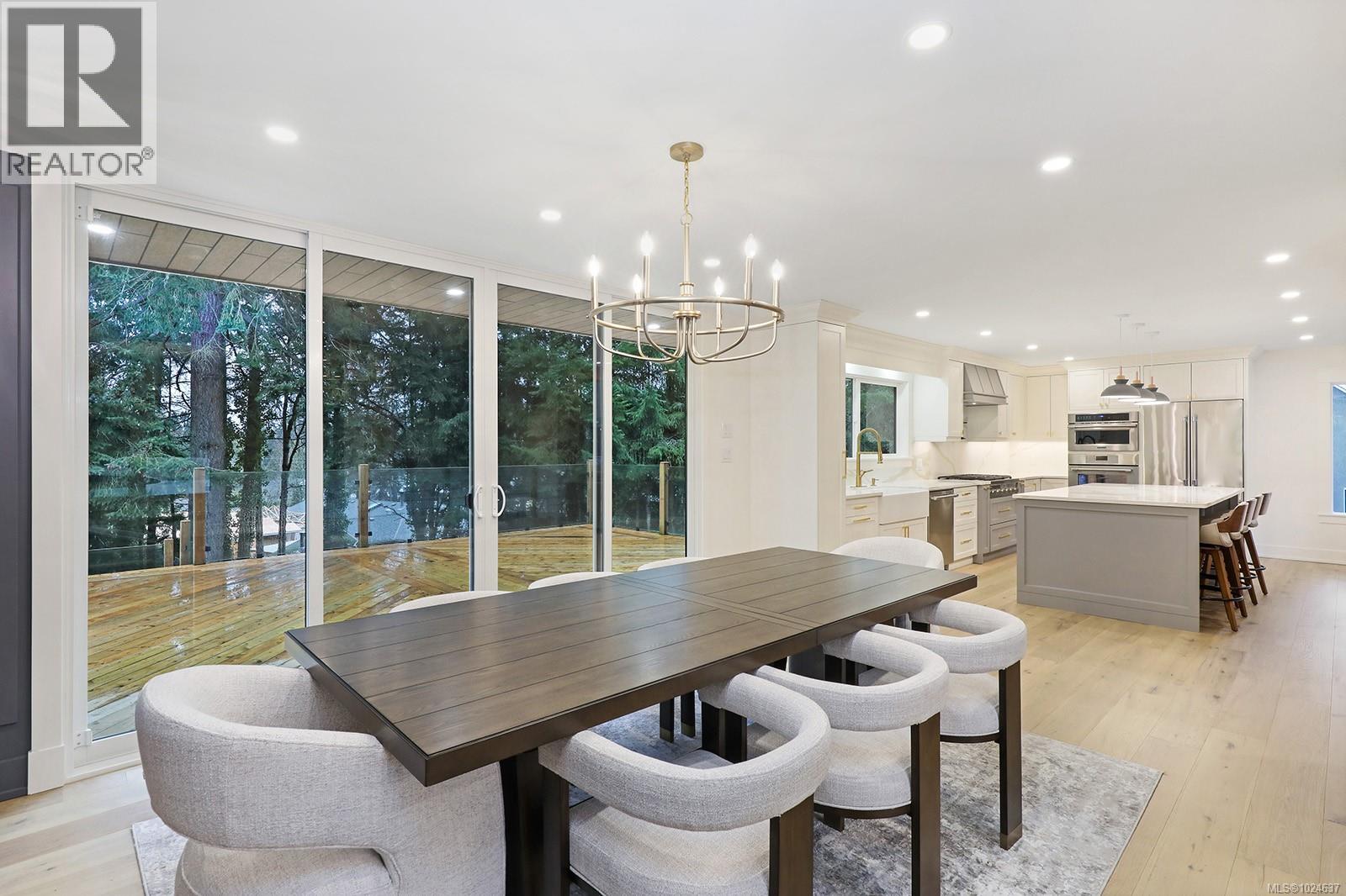 177 Sunningdale Rd E, Qualicum Beach