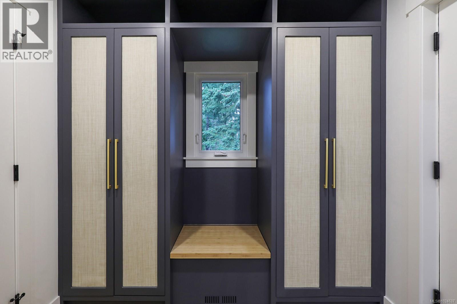 177 Sunningdale Rd E, Qualicum Beach