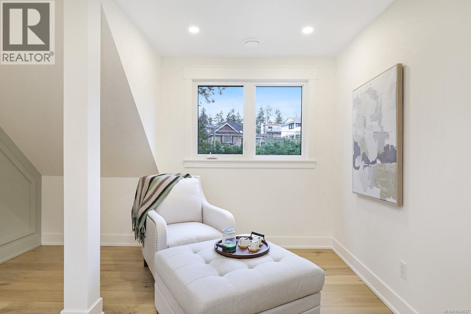 177 Sunningdale Rd E, Qualicum Beach