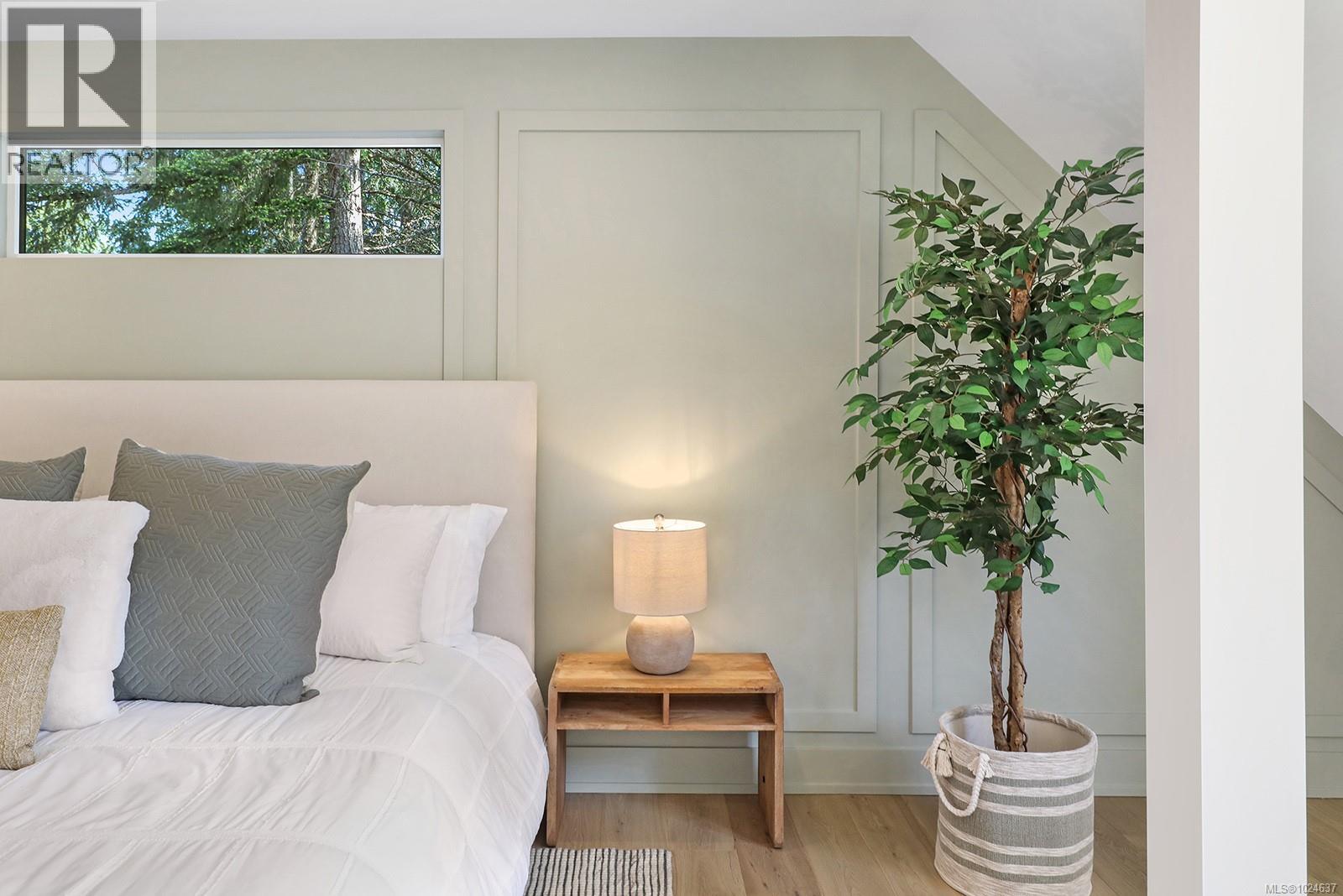 177 Sunningdale Rd E, Qualicum Beach