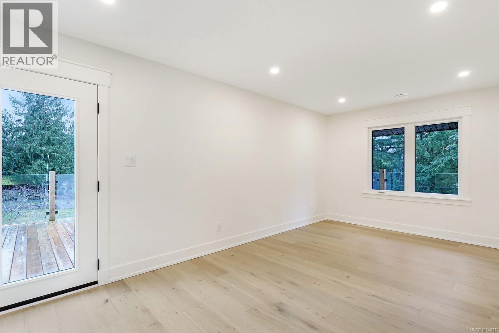 177 Sunningdale Rd E, Qualicum Beach