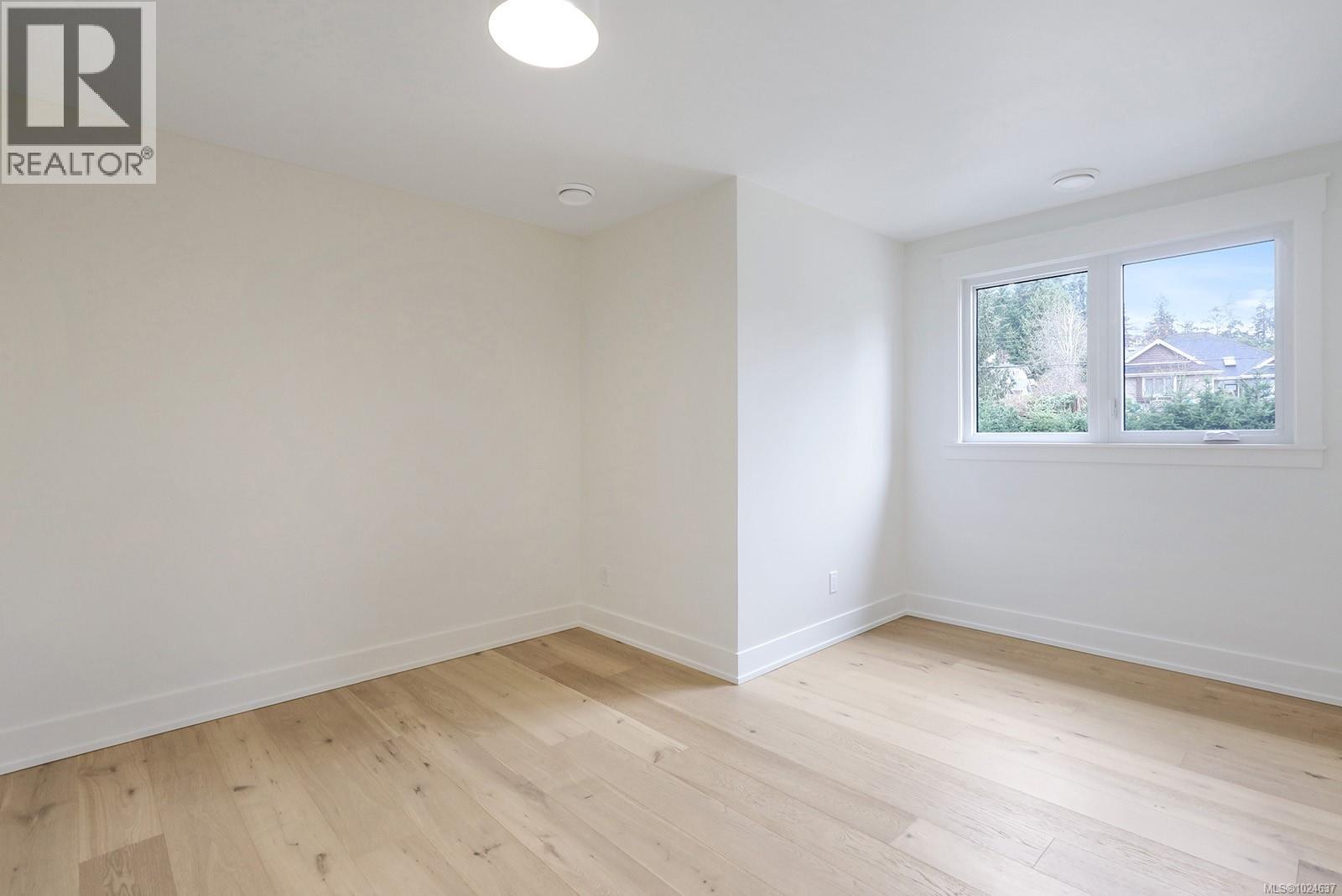 177 Sunningdale Rd E, Qualicum Beach