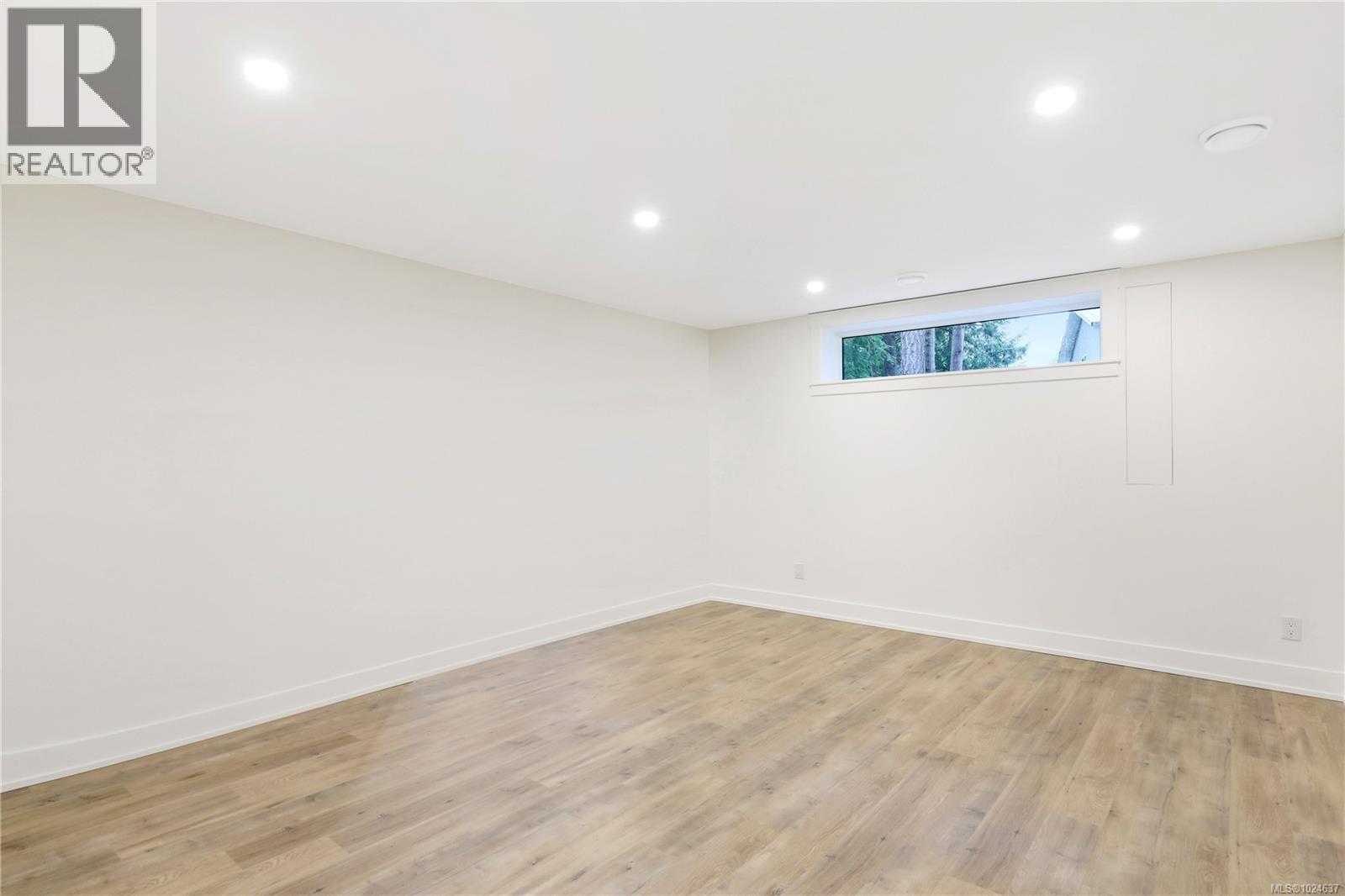 177 Sunningdale Rd E, Qualicum Beach