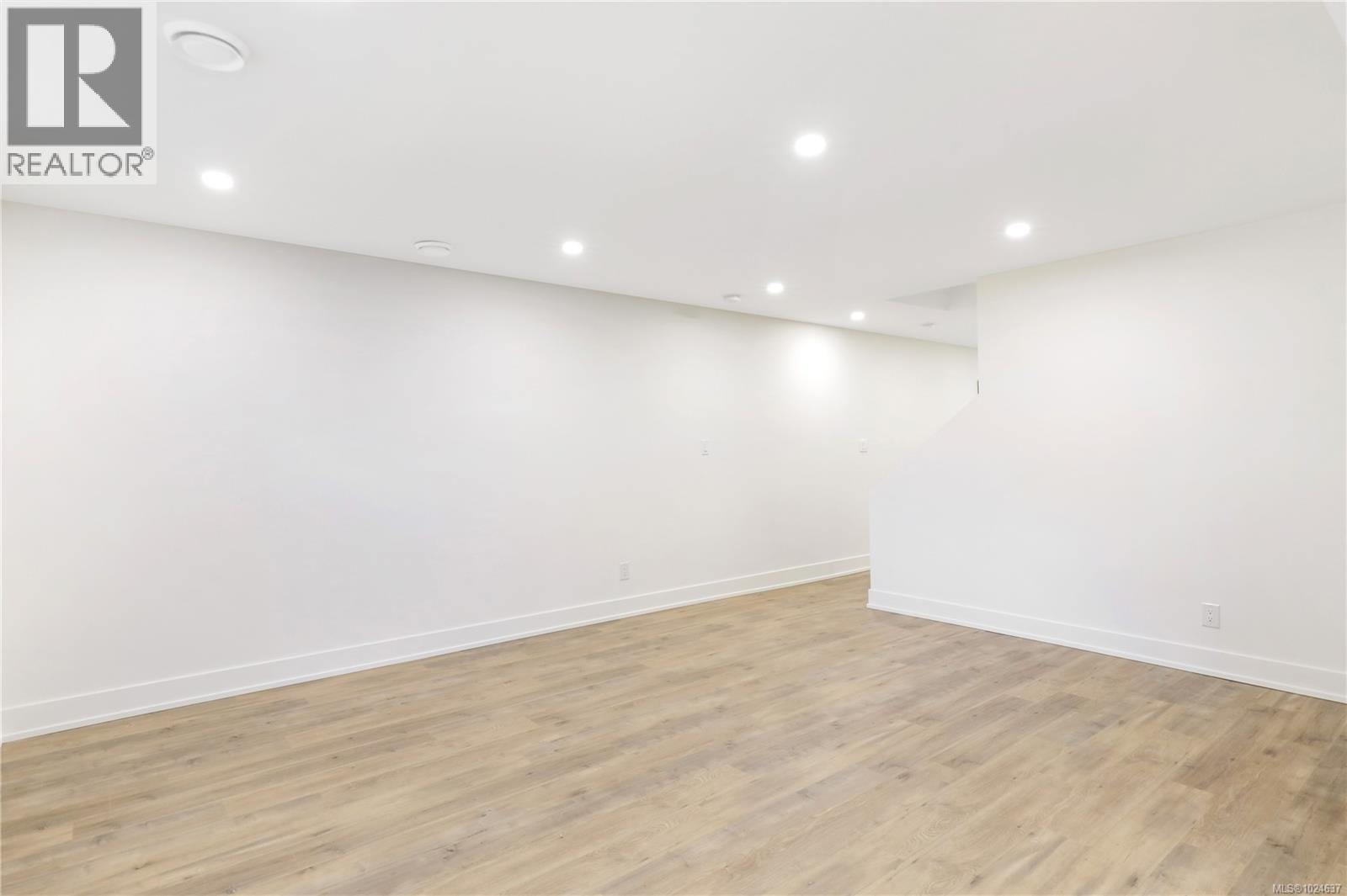 177 Sunningdale Rd E, Qualicum Beach