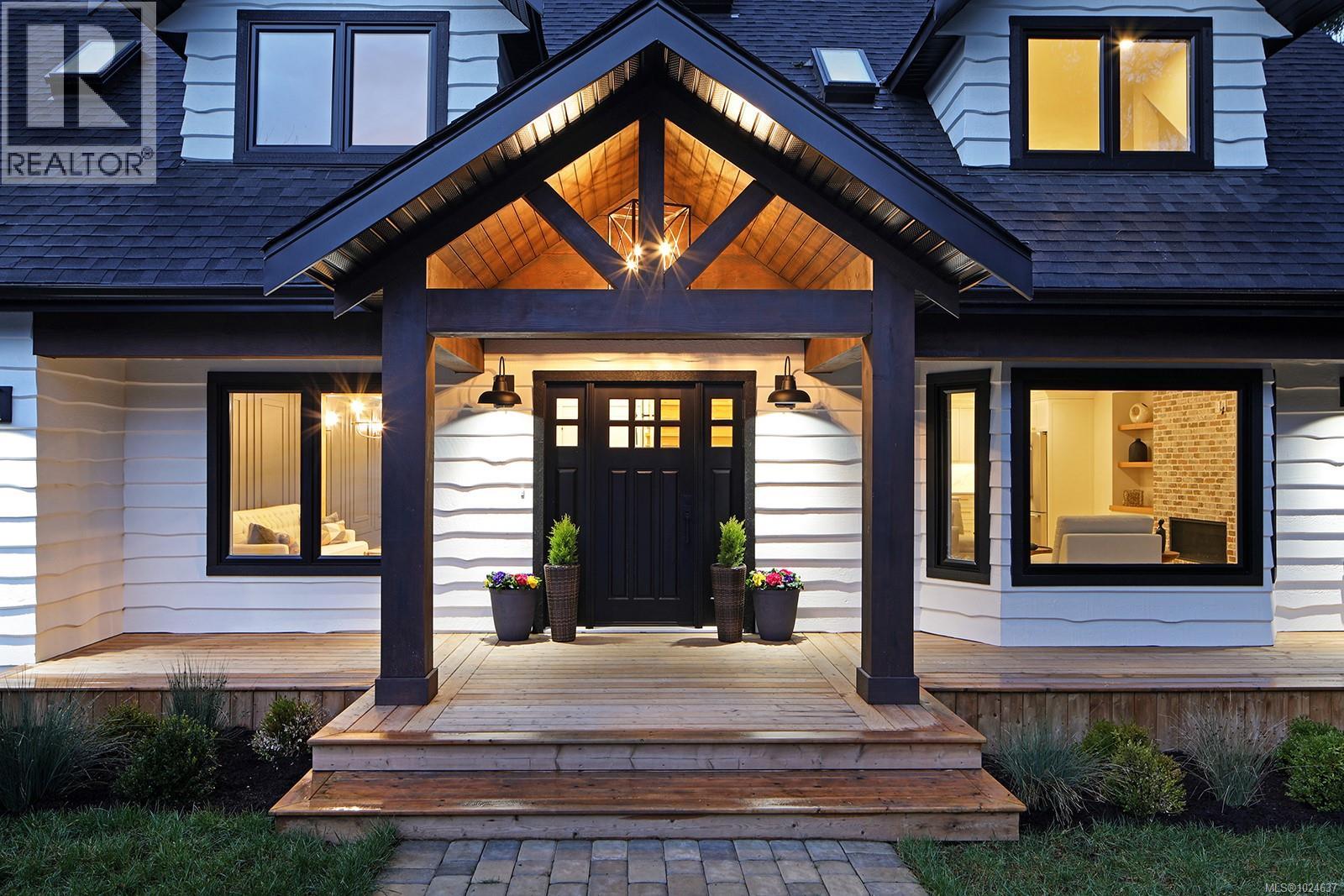 177 Sunningdale Rd E, Qualicum Beach