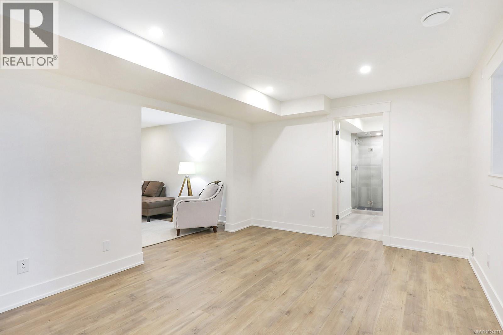 177 Sunningdale Rd E, Qualicum Beach