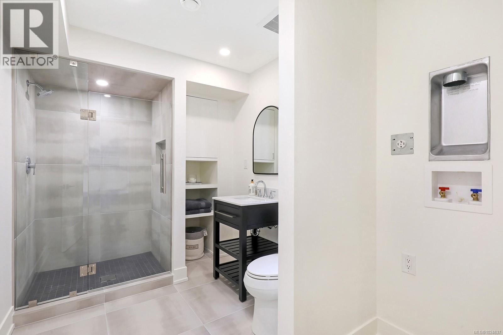 177 Sunningdale Rd E, Qualicum Beach