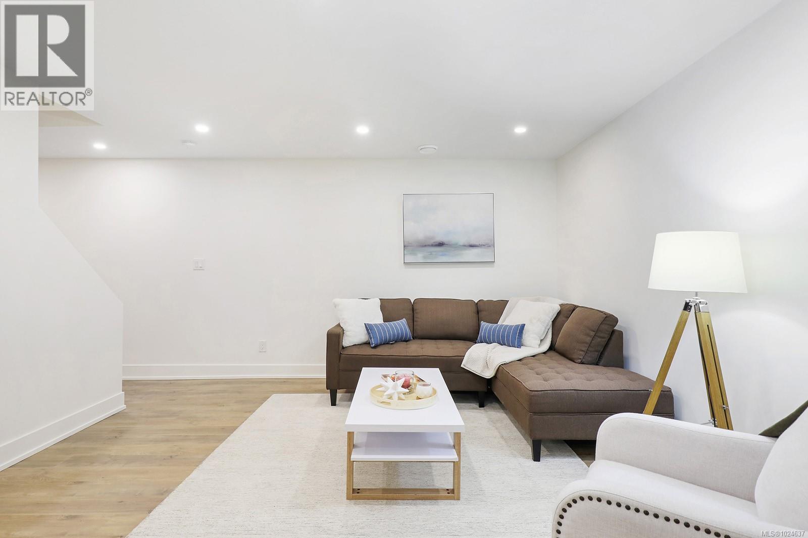 177 Sunningdale Rd E, Qualicum Beach