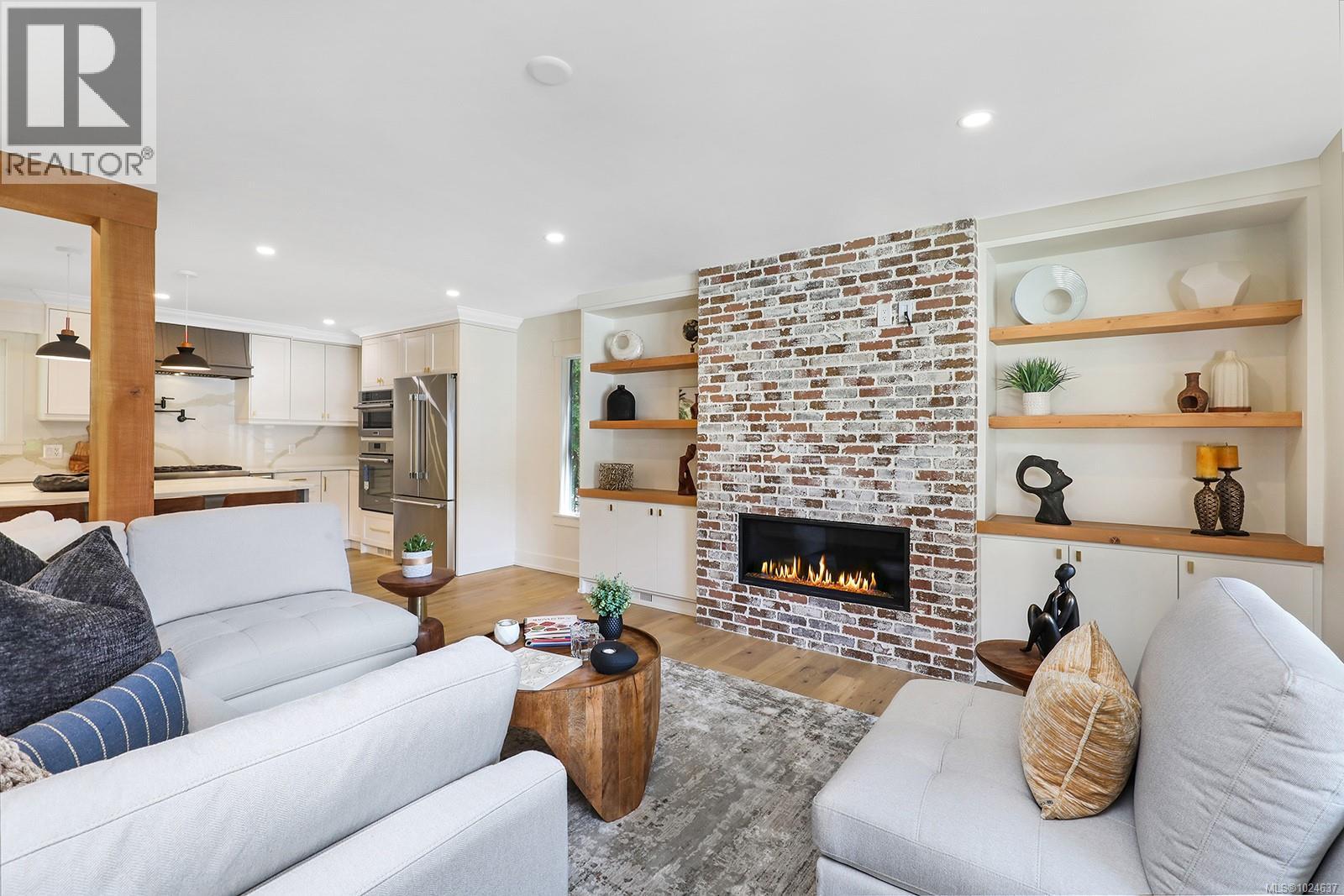 177 Sunningdale Rd E, Qualicum Beach