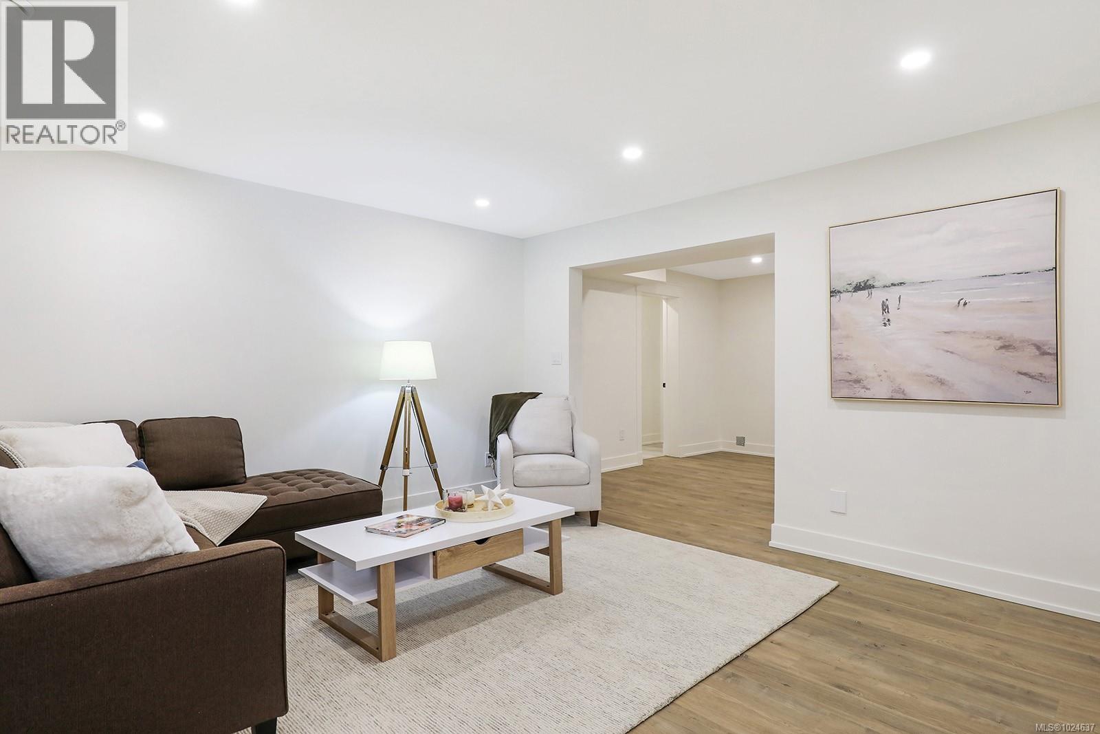 177 Sunningdale Rd E, Qualicum Beach