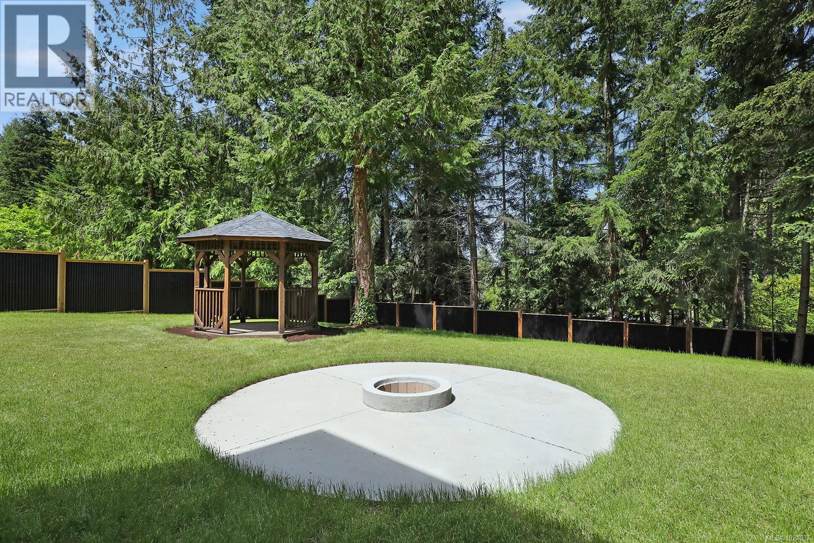 177 Sunningdale Rd E, Qualicum Beach