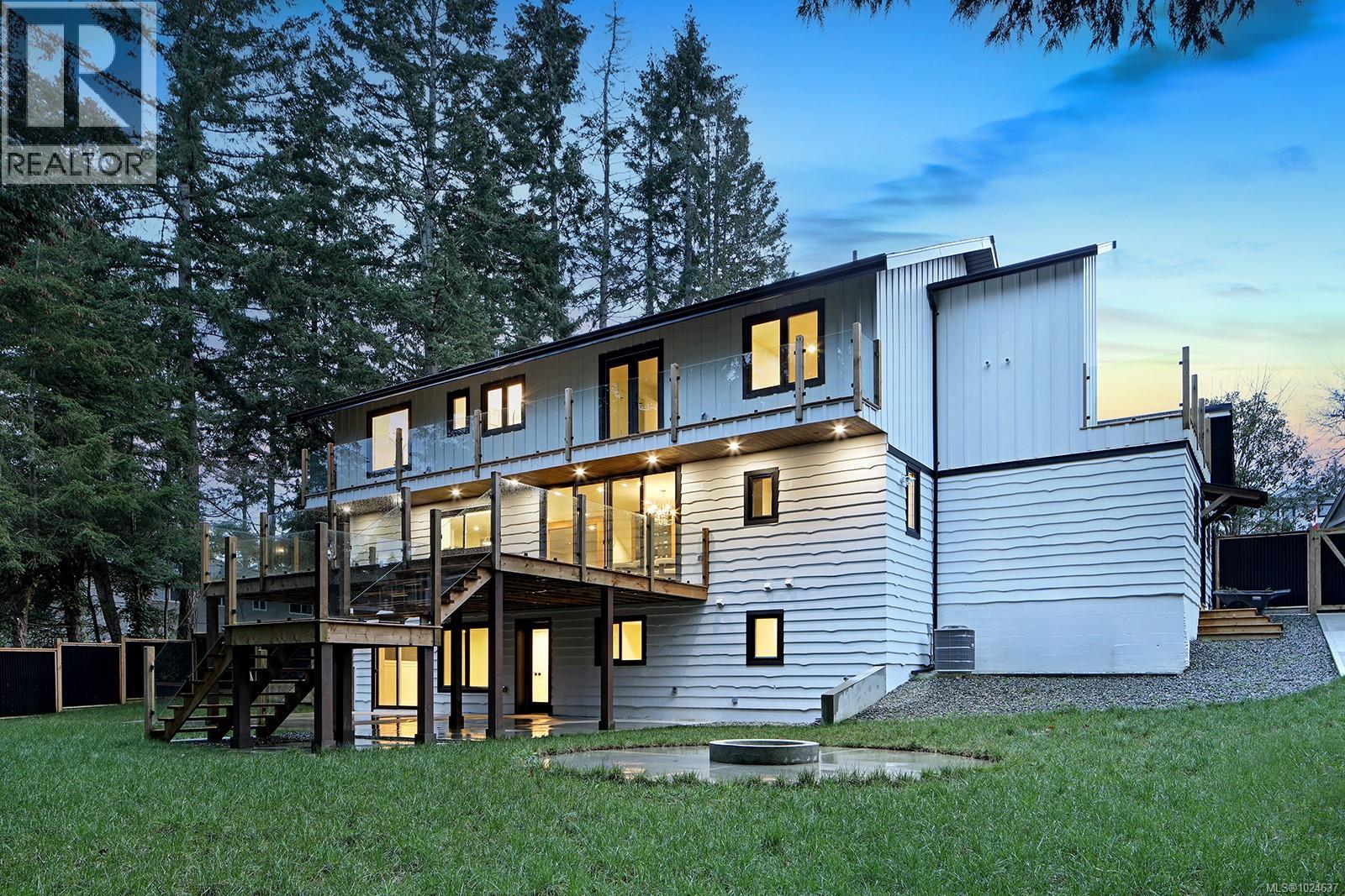 177 Sunningdale Rd E, Qualicum Beach