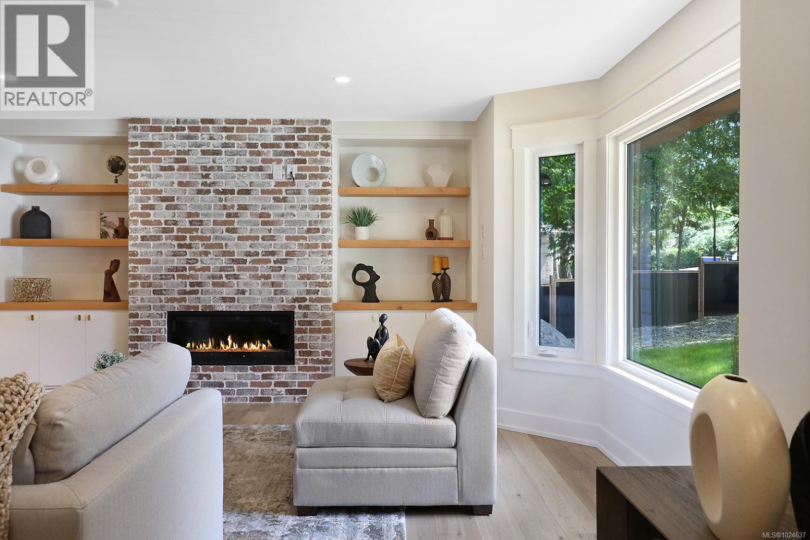 177 Sunningdale Rd E, Qualicum Beach