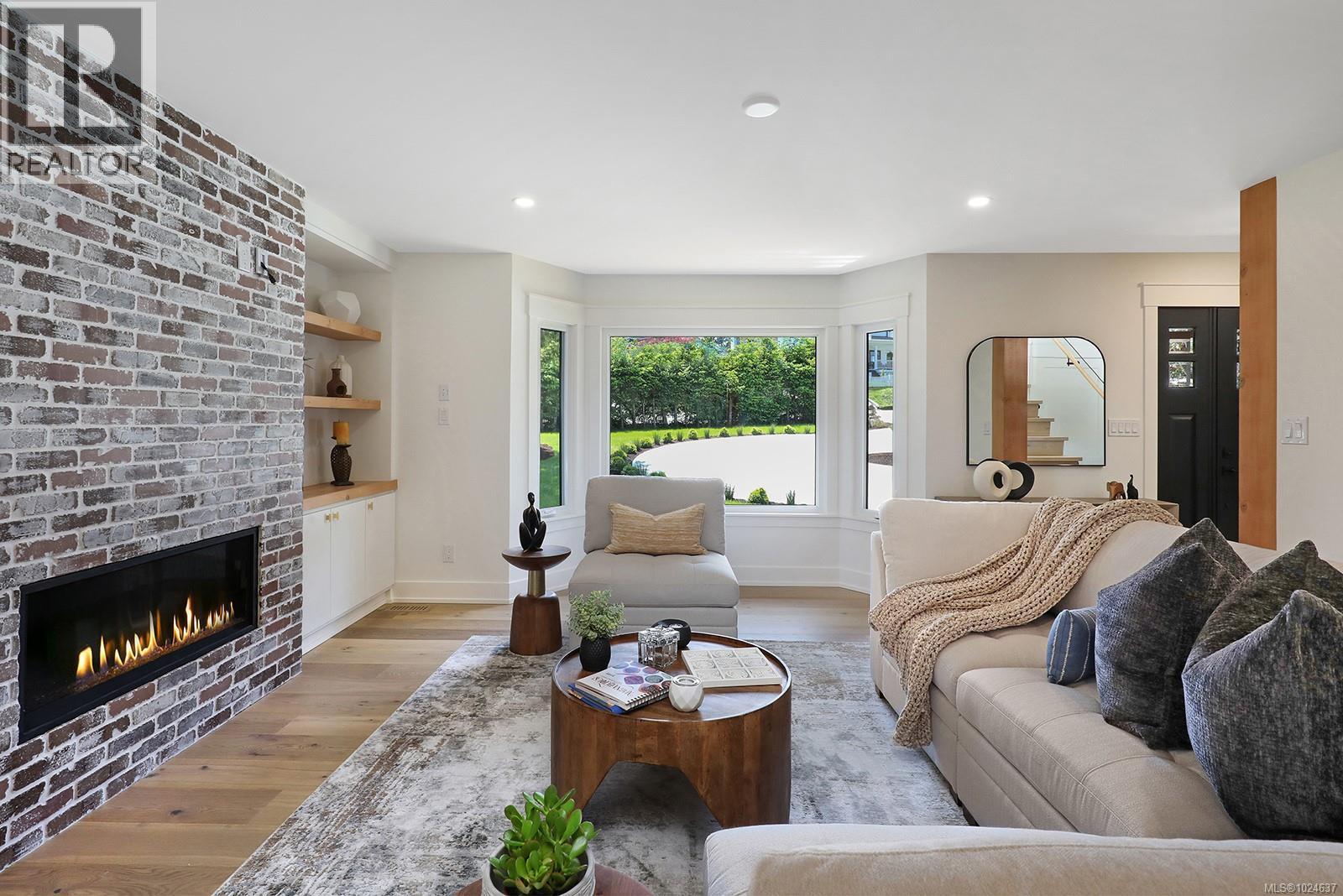 177 Sunningdale Rd E, Qualicum Beach