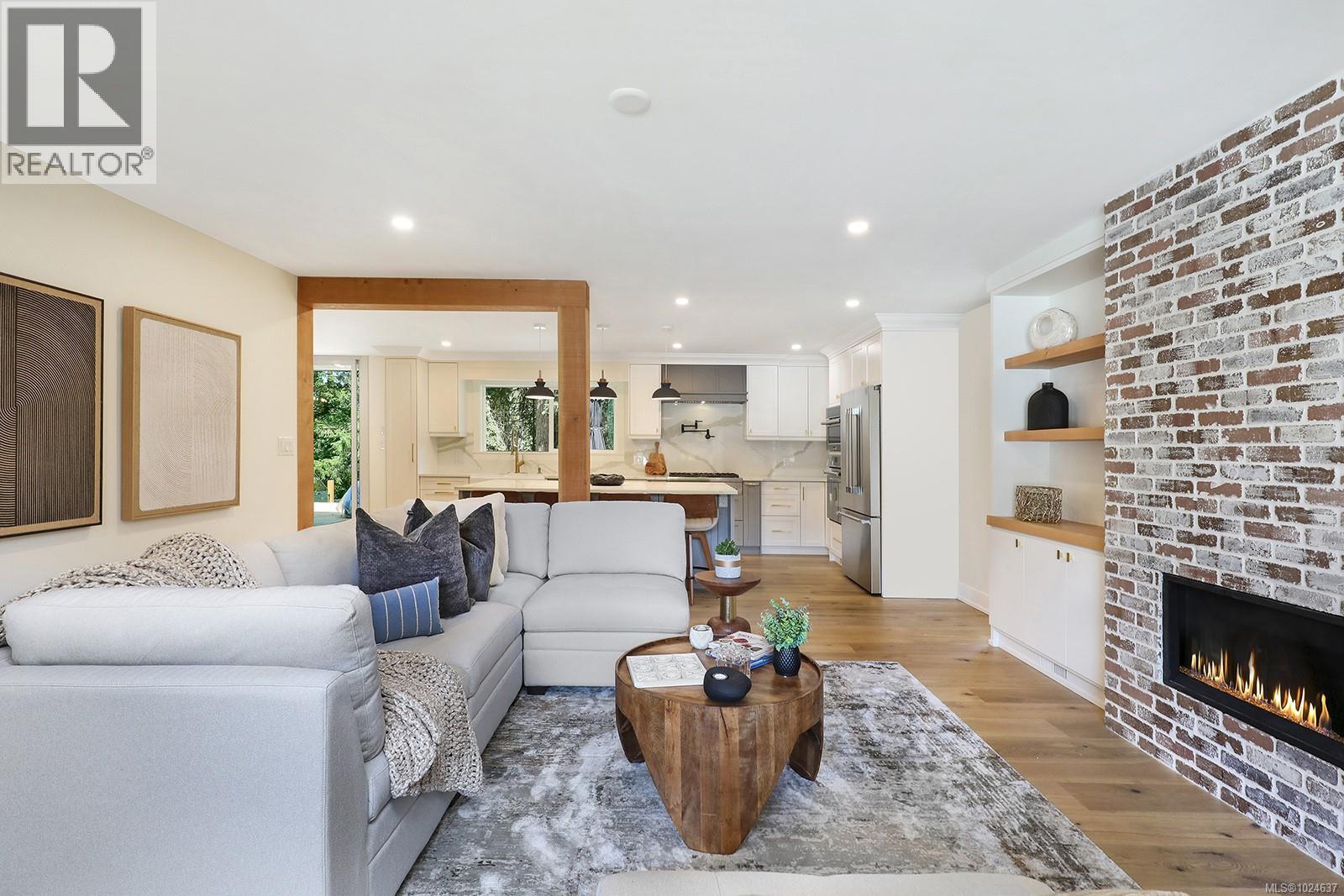 177 Sunningdale Rd E, Qualicum Beach