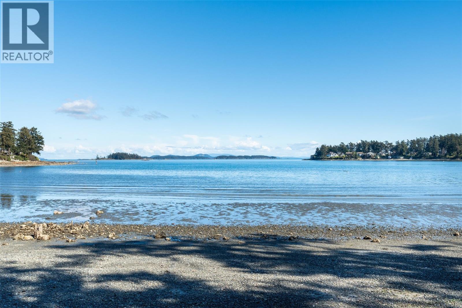 103 10393 Allbay Road, Sidney