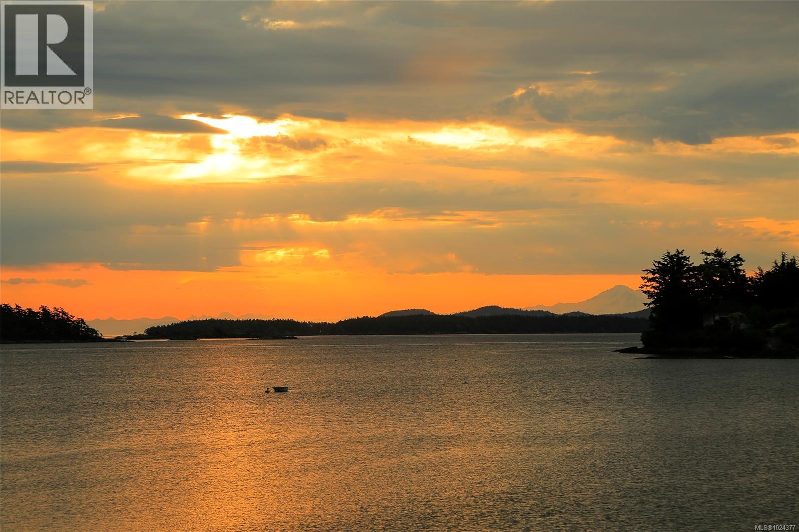 103 10393 Allbay Road, Sidney