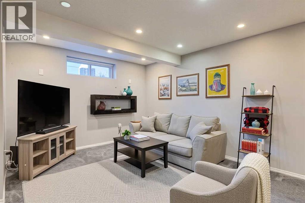 Single Family House for Sale in  Sierra Nevada Close SW Signal Hill Calgary 