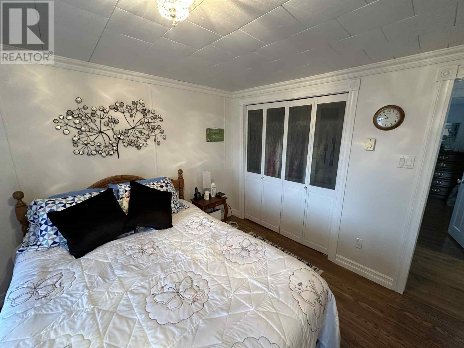 7 Earles Road - 18