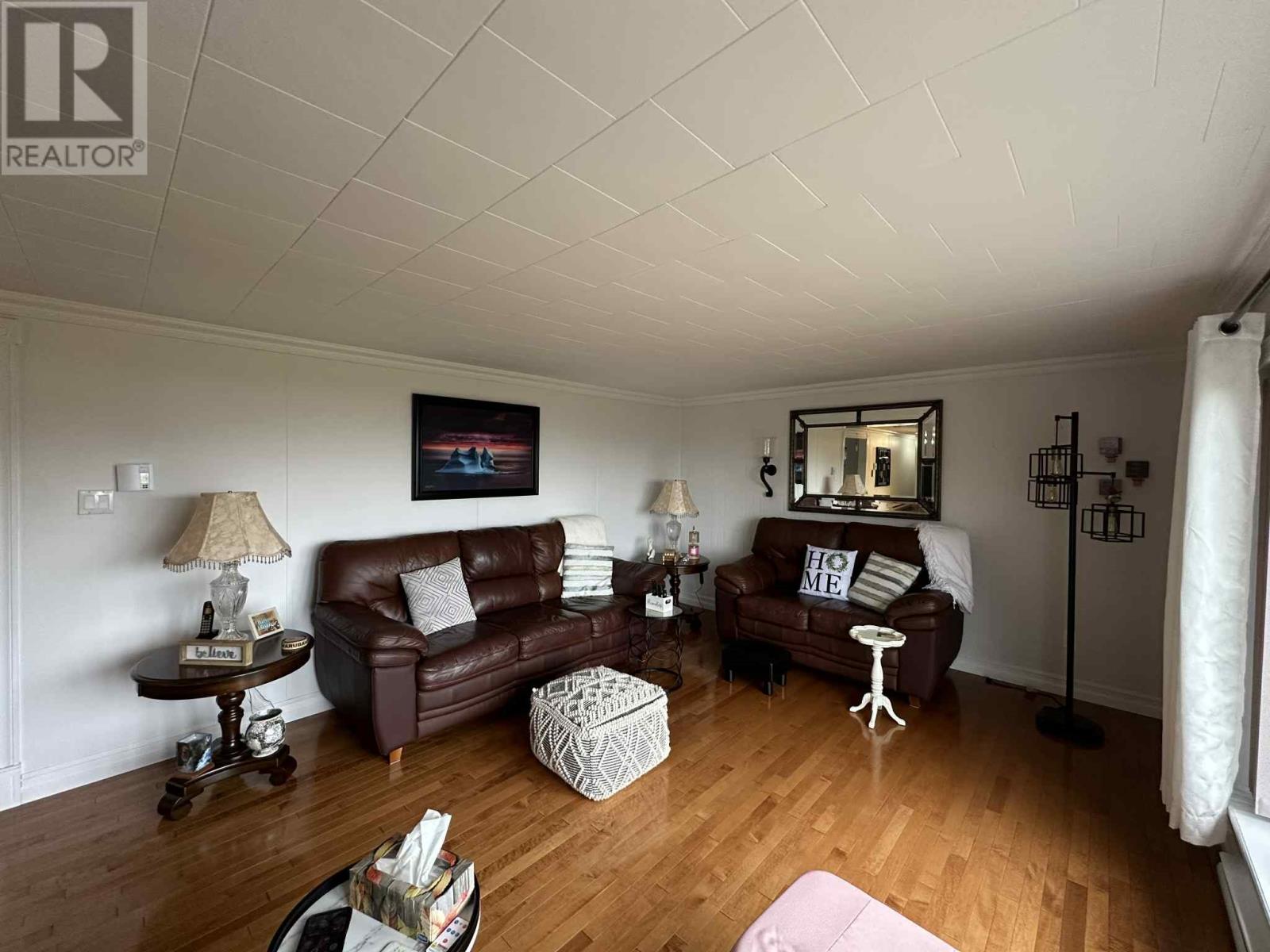 7 Earles Road - 8