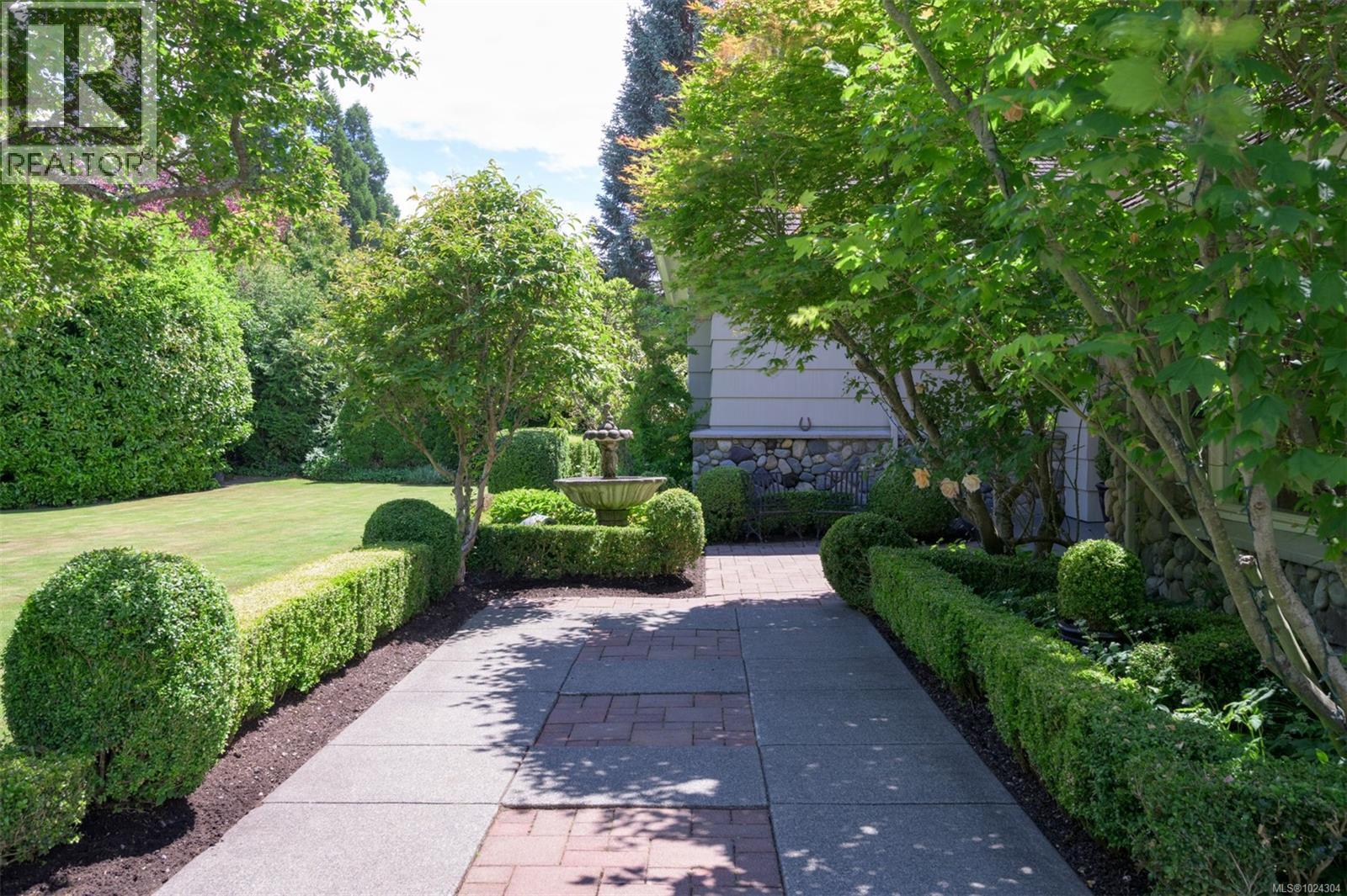  3270 Beach Drive, Oak Bay