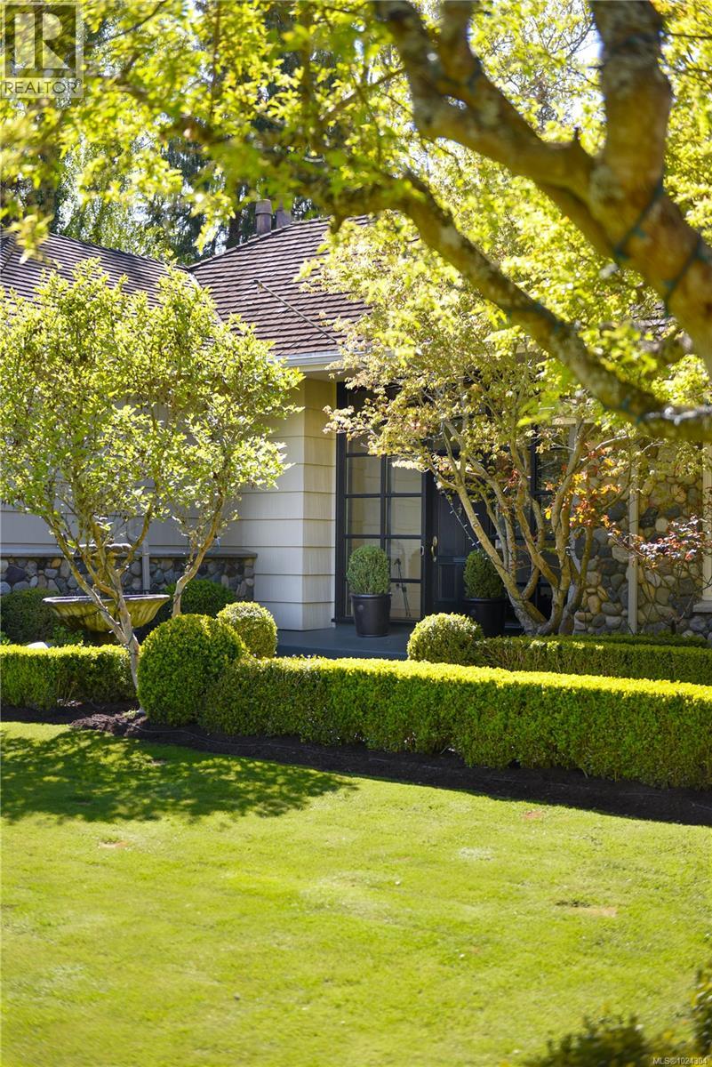  3270 Beach Drive, Oak Bay