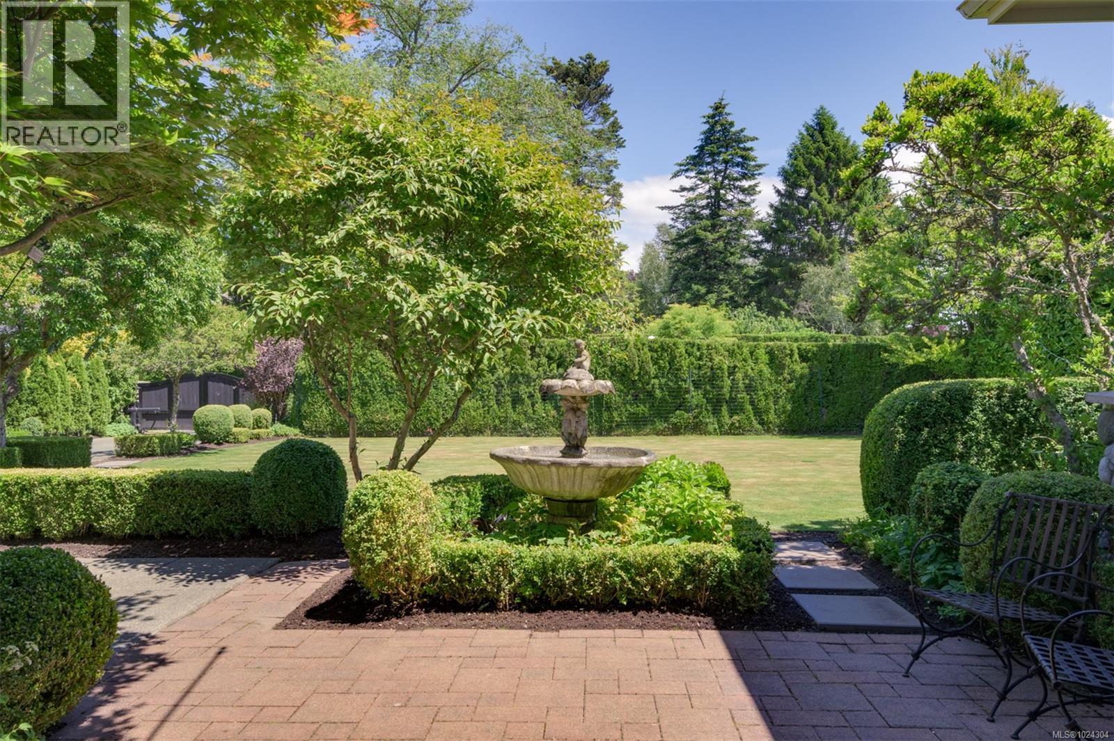  3270 Beach Drive, Oak Bay