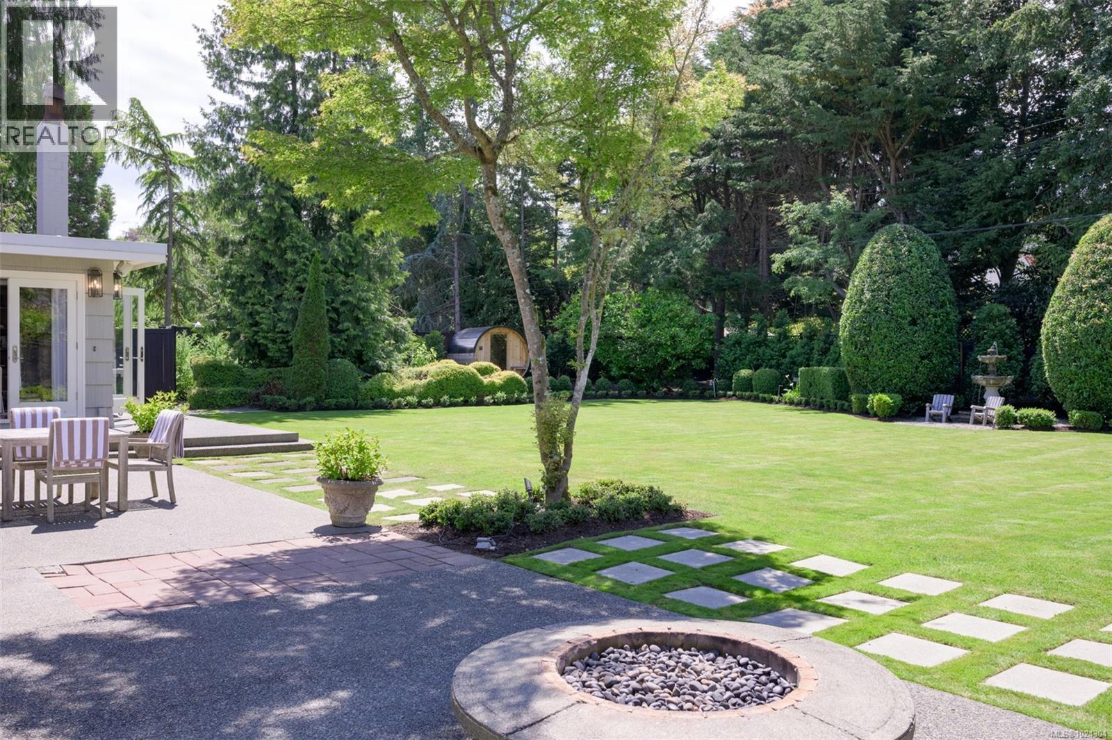  3270 Beach Drive, Oak Bay