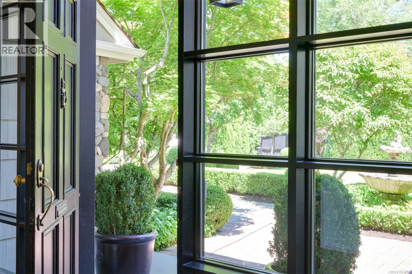  3270 Beach Drive, Oak Bay