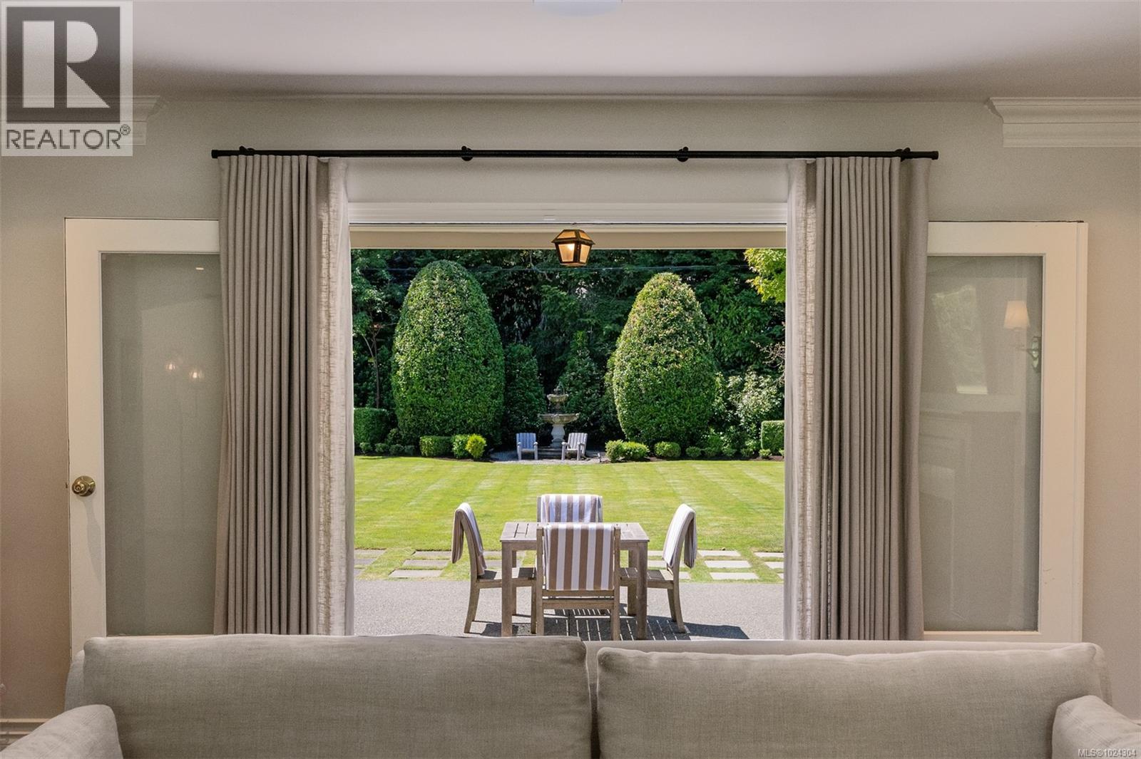  3270 Beach Drive, Oak Bay