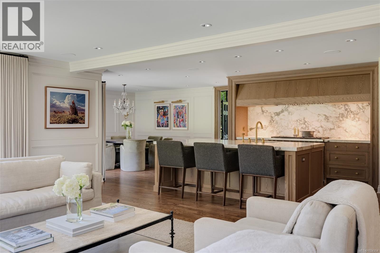  3270 Beach Drive, Oak Bay