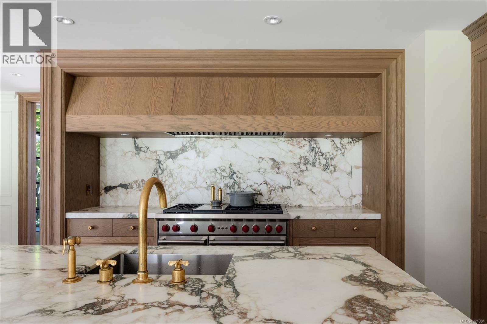  3270 Beach Drive, Oak Bay