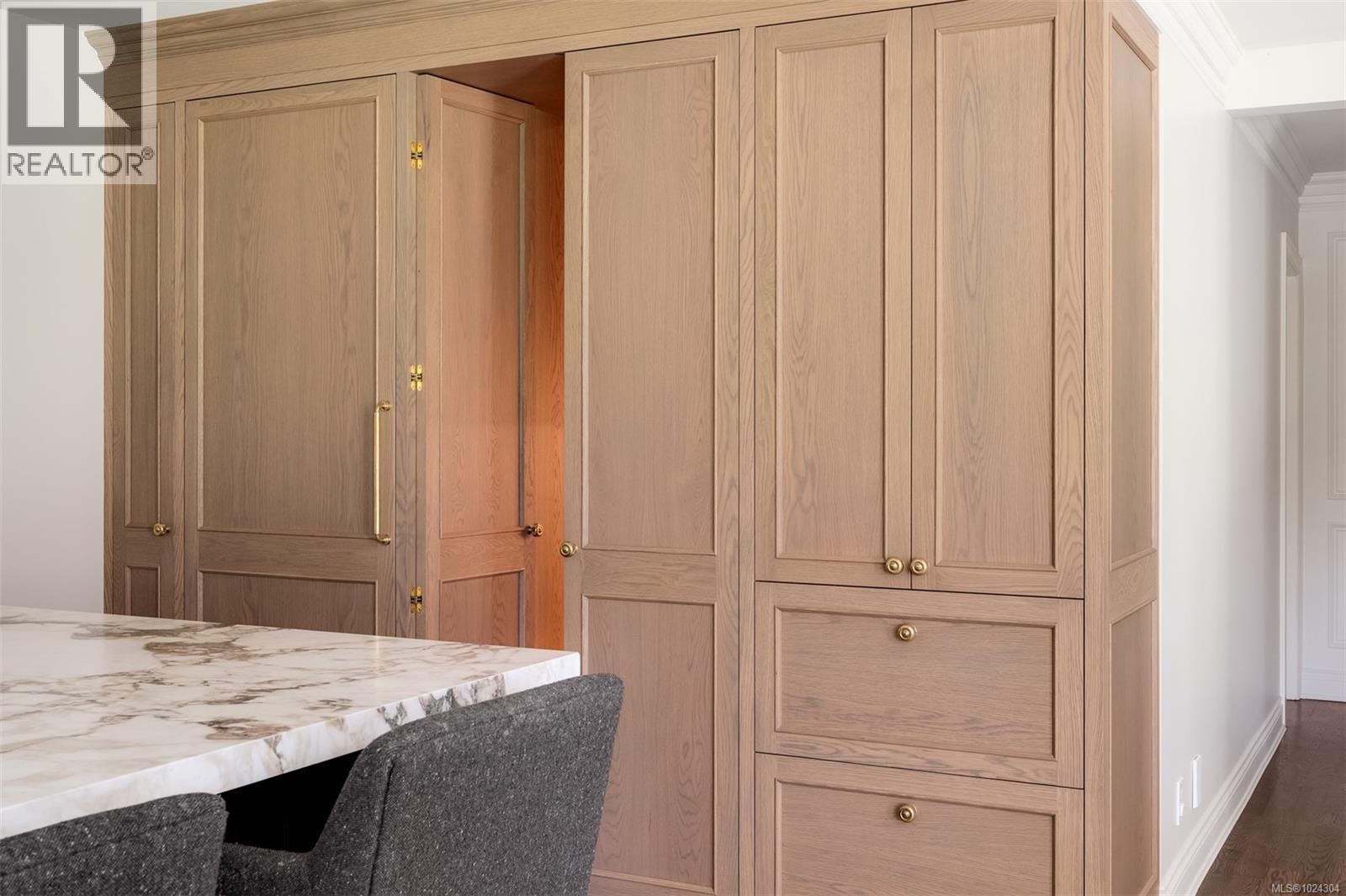  3270 Beach Drive, Oak Bay