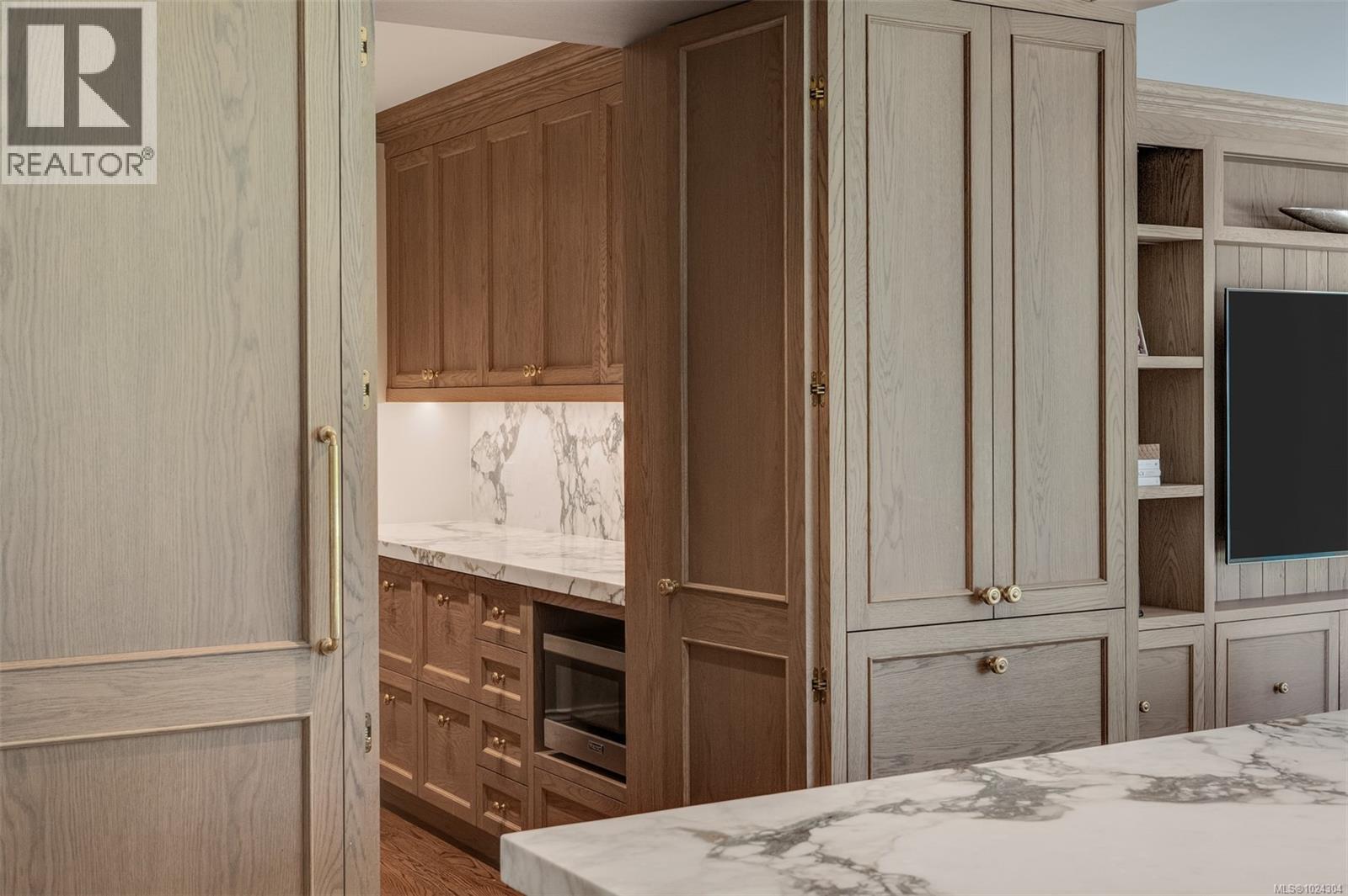  3270 Beach Drive, Oak Bay