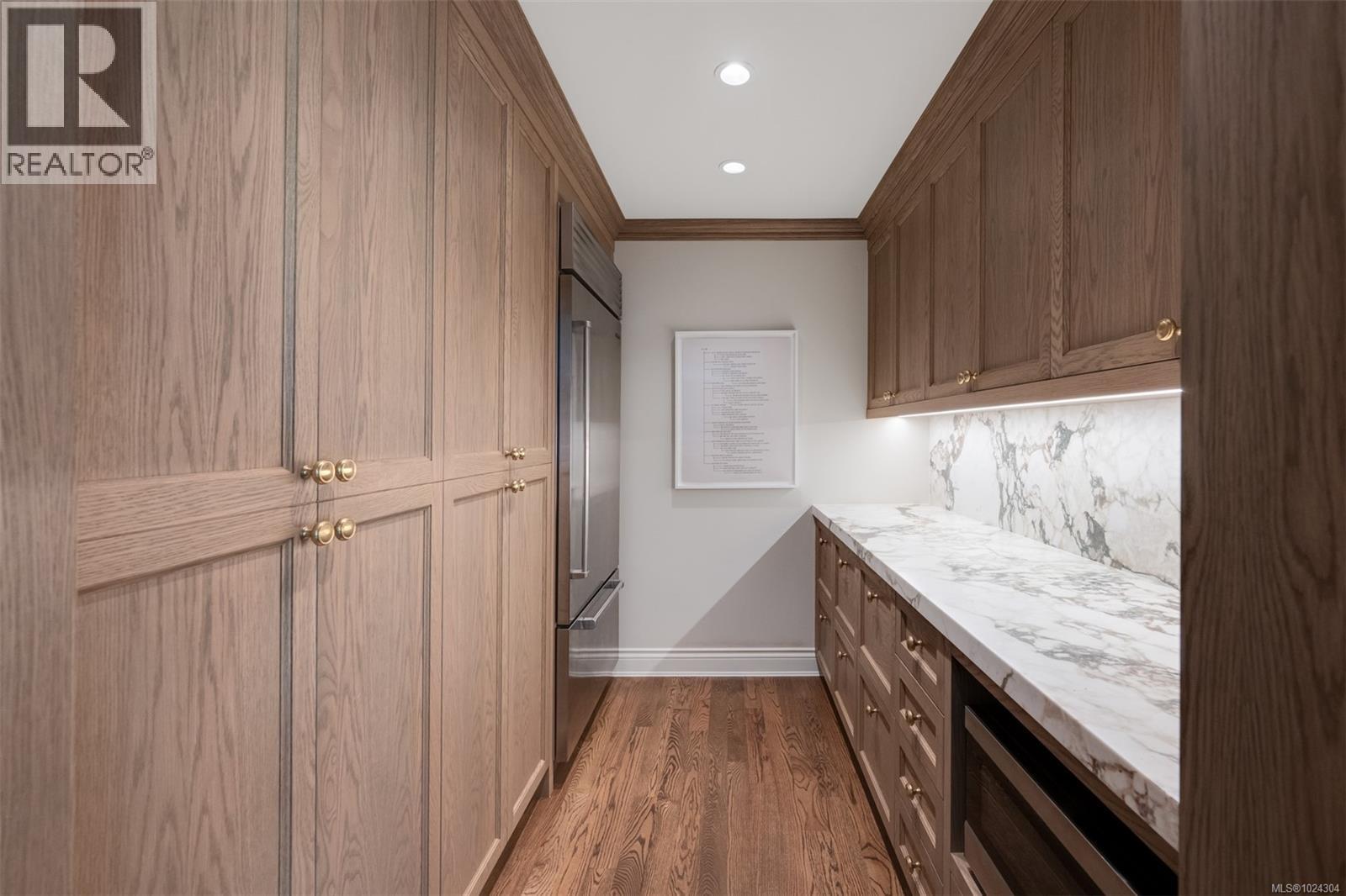  3270 Beach Drive, Oak Bay