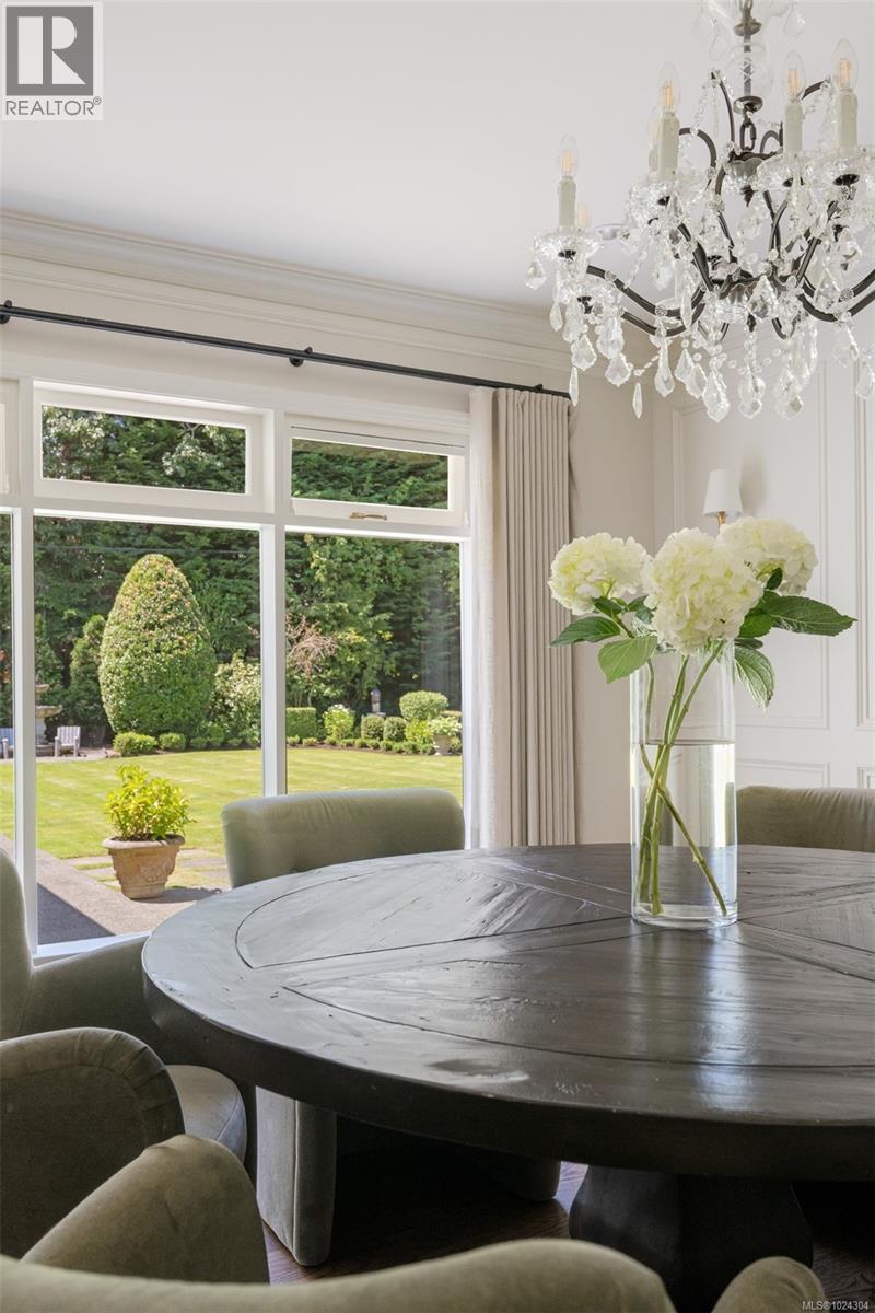  3270 Beach Drive, Oak Bay