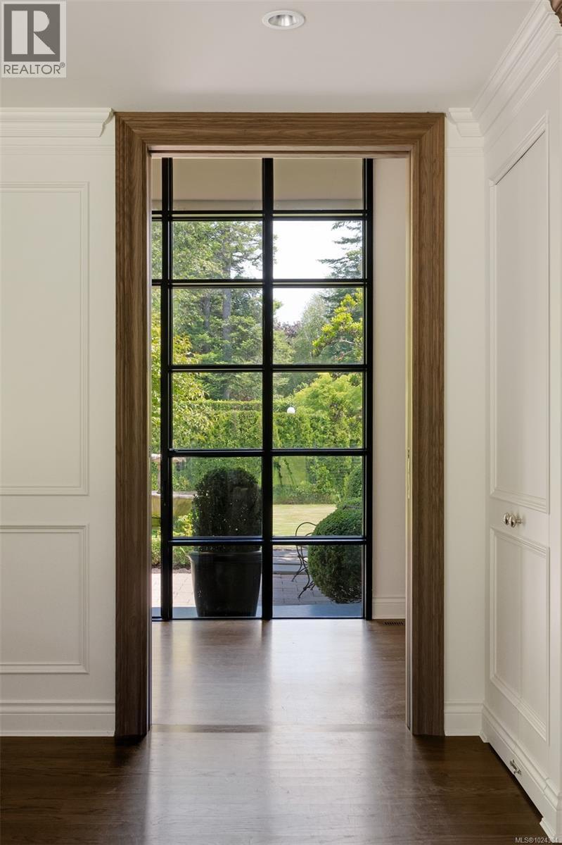  3270 Beach Drive, Oak Bay