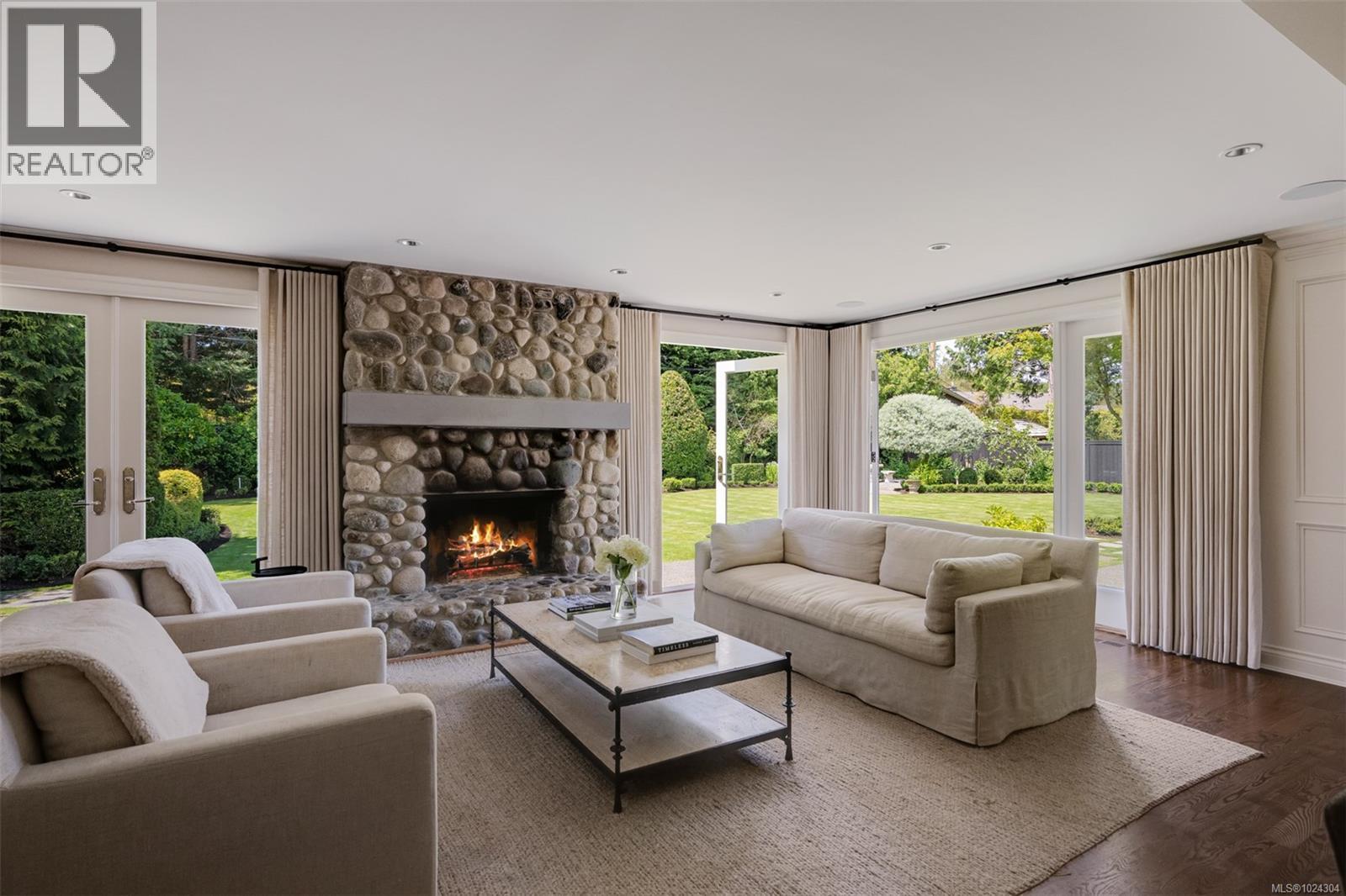  3270 Beach Drive, Oak Bay