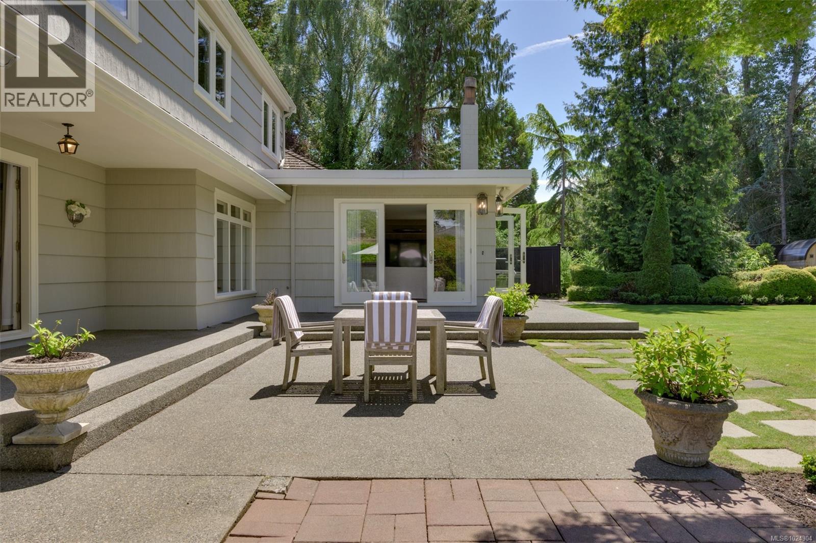  3270 Beach Drive, Oak Bay